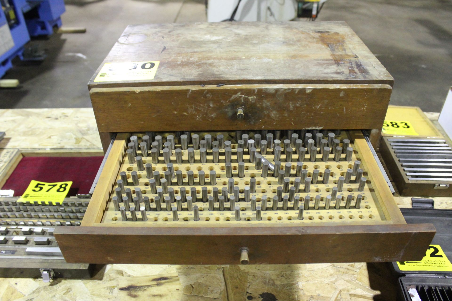 4-DRAWER GAUGE CABINET WITH CONTENTS - Image 2 of 2