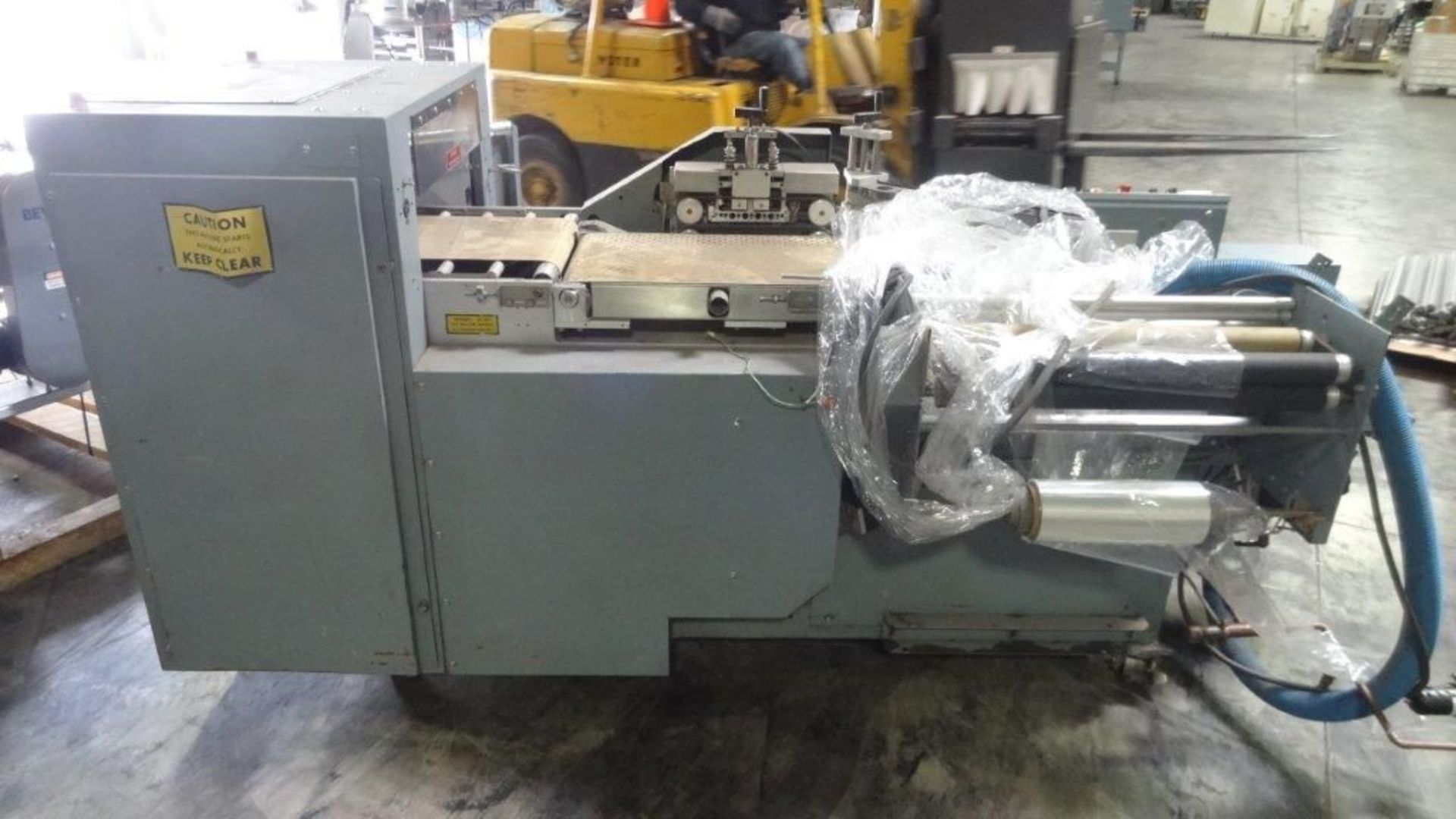 SHANKLIN MODEL HS-3 SIDE SEAM SHRINK WRAPPER WITH FLIGHTED INFEED, S/N H9632 Loading Fee: $200 Note: - Image 5 of 5