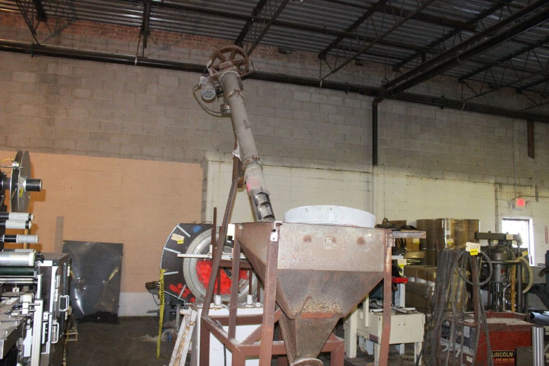 STAINLESS STEEL AUGER FEEDER, 6' DIA. WITH HOPPER Loading Fee: $50 - Image 4 of 4