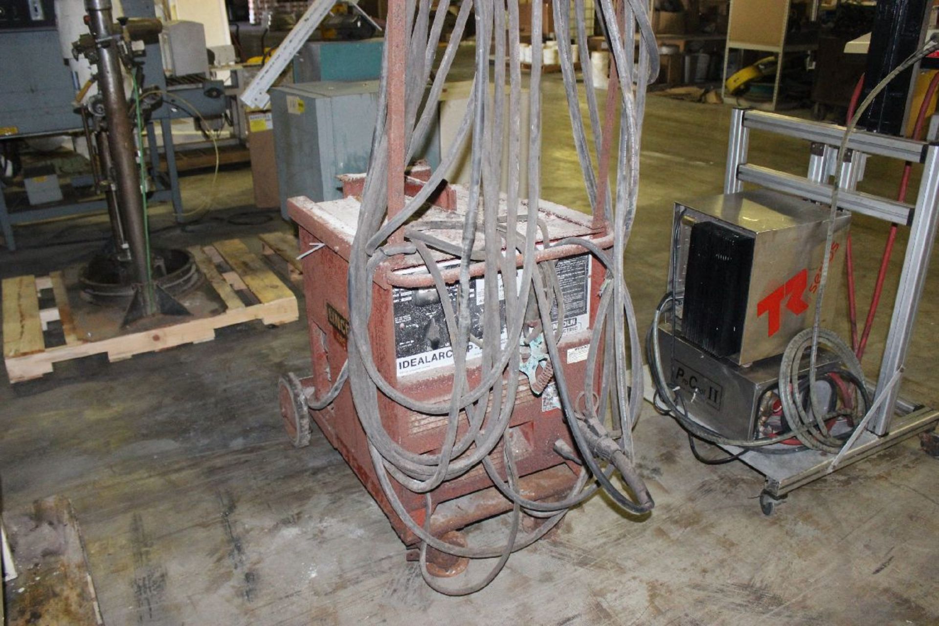 LINCOLN IDEALARC MODEL SP-200 WELDER, S/N AC-512541, RATED OUTPUT OF 200 AMPS Loading Fee: $25