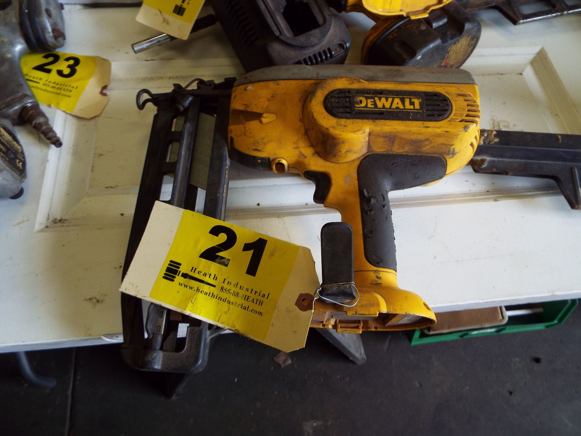 DEWALT MODEL DC616 CORDLESS FINISH NAILER (NO BATTERY, NO CHARGER)