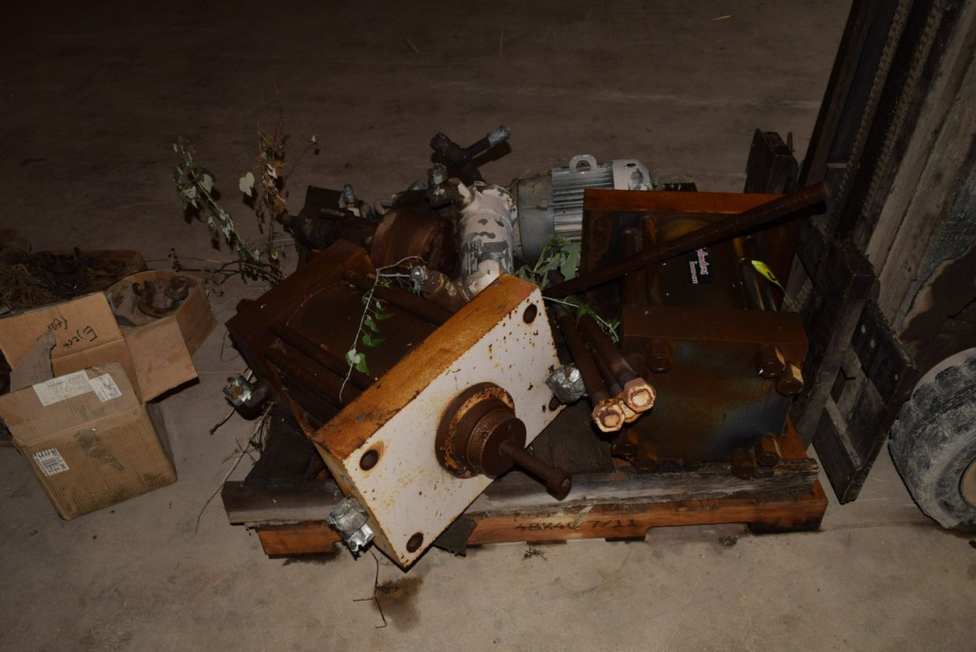 LOT MOTOR AND (2) HYDRAULIC CYLINDERS - Image 2 of 2