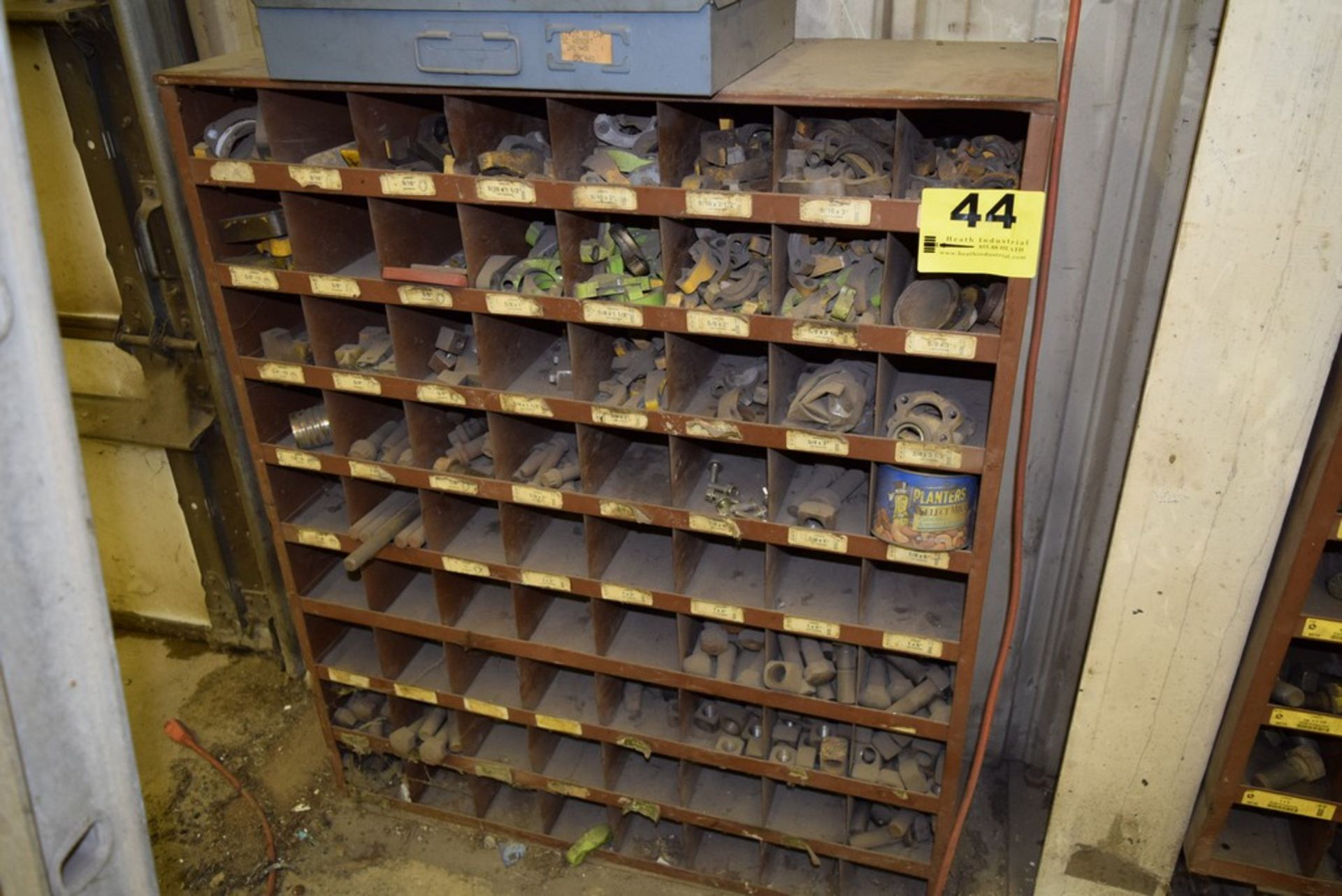 72-COMPARTMENT PARTS CABINET W/NUTS & BOLTS