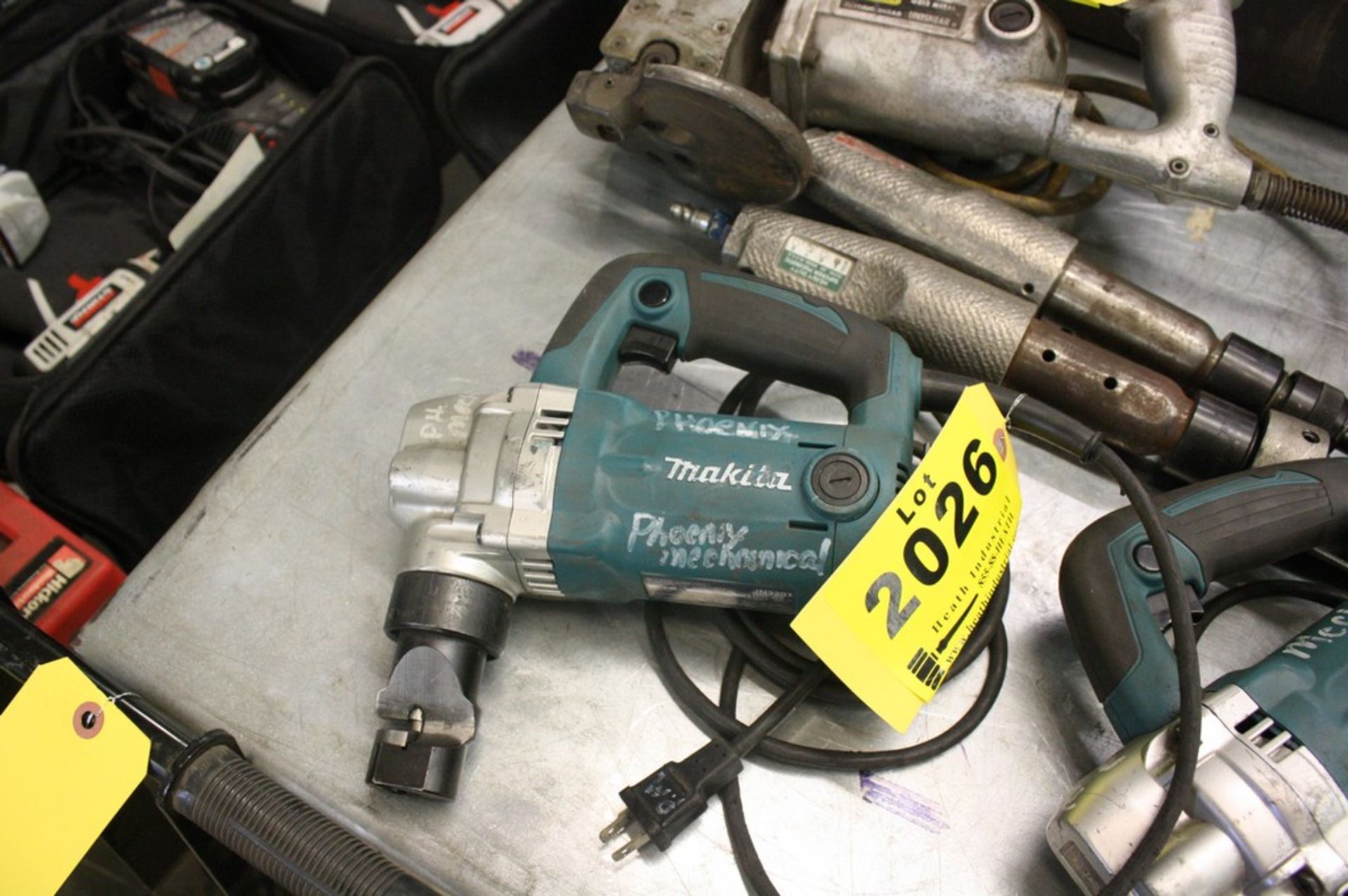 MAKITA MODEL JN3201 10 GAUGE NIBBLER