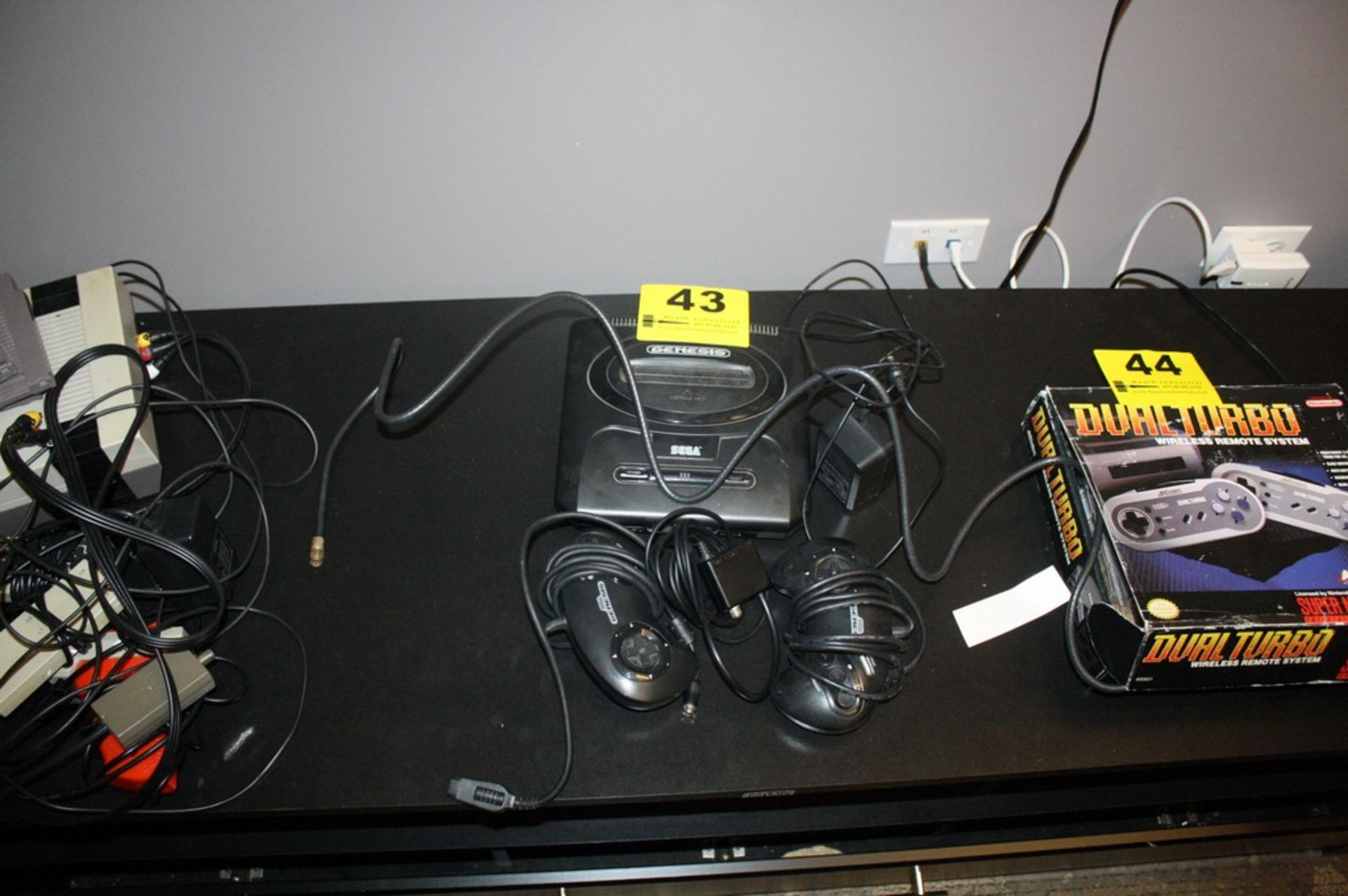 SEGA GENESIS SYSTEM WITH CONTOLLERS