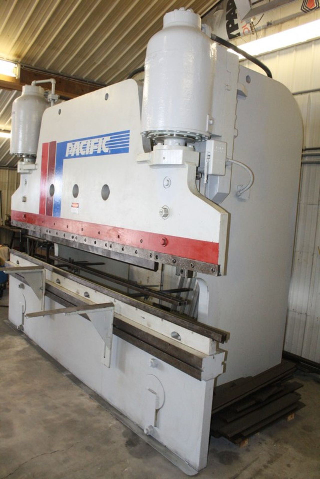 PACIFIC Model 300-12 300 TON X 12 FT. X 5/16” HYDRAULIC PRESS BRAKE S/N N/A: Overall length of bed & - Image 8 of 10