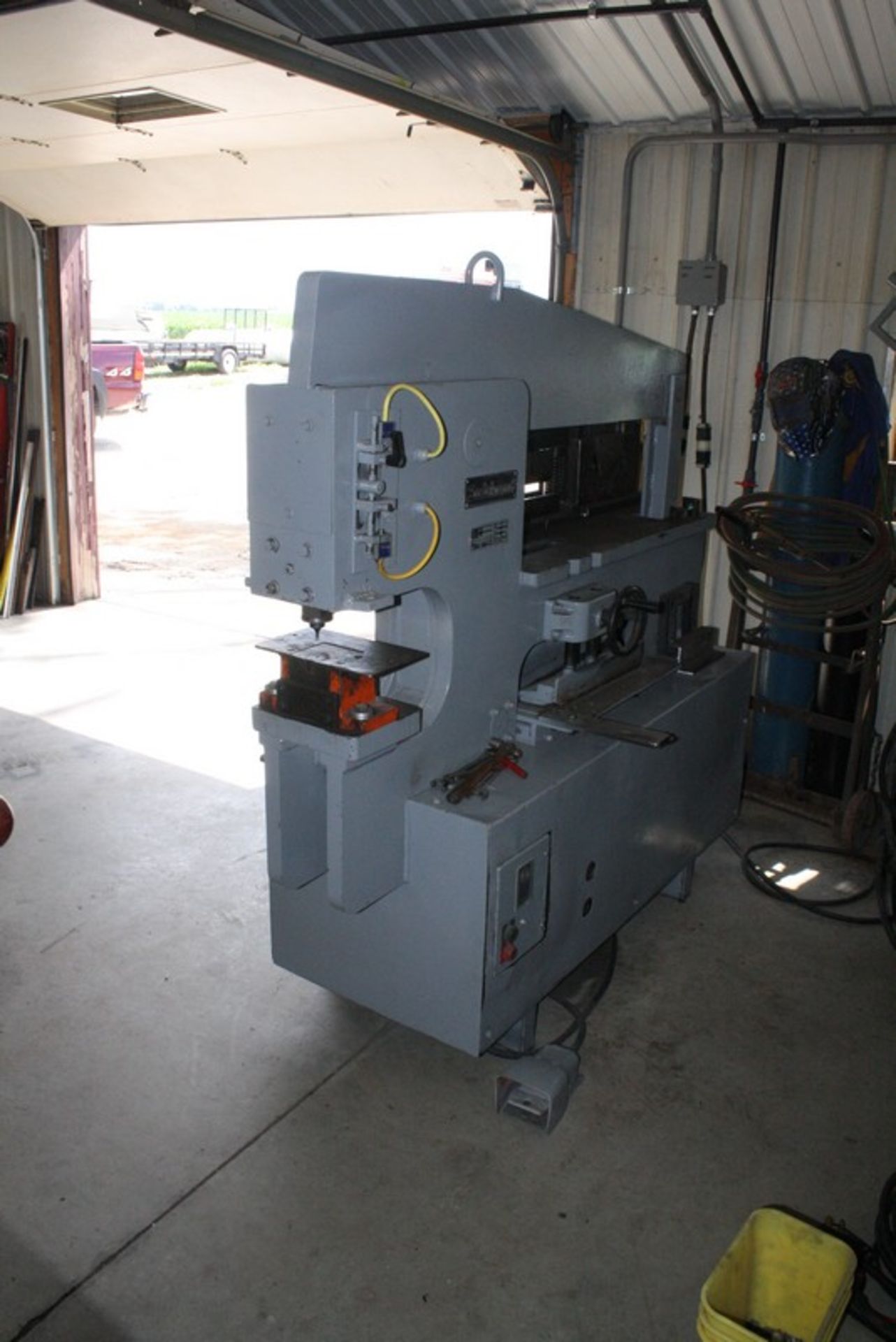 SCOTCHMAN Model 9012-24M 90 TON IRONWORKER, S/N 20092R185: Punch - tonnage: 90 tons, hole - Image 3 of 13