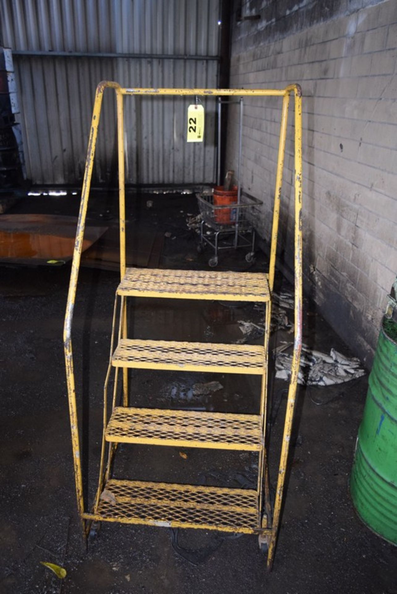 4' PORTABLE SAFETY STAIRS