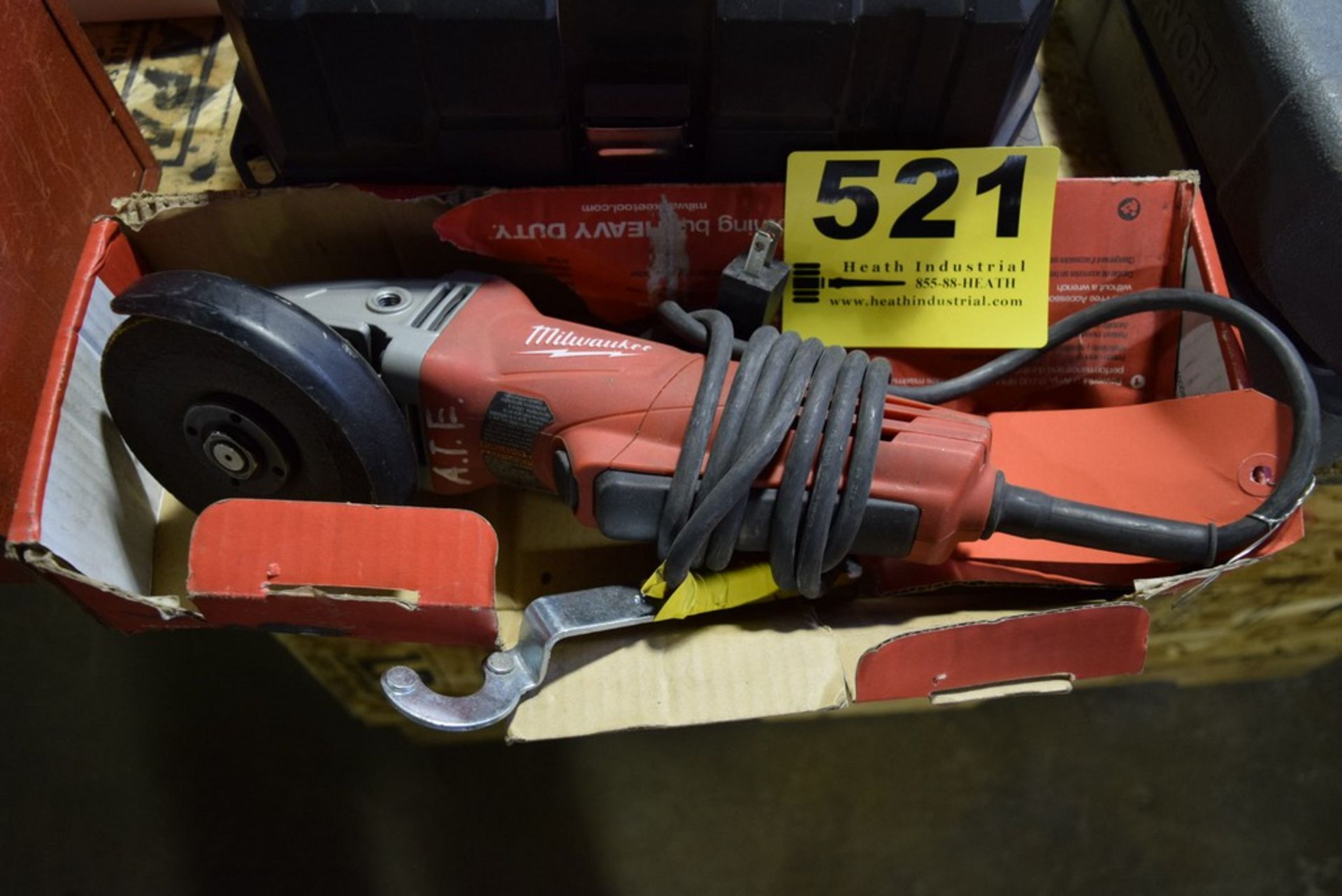 MILWAUKEE MODEL 6147-31 4-1/2" RIGHT ANGLE GRINDER