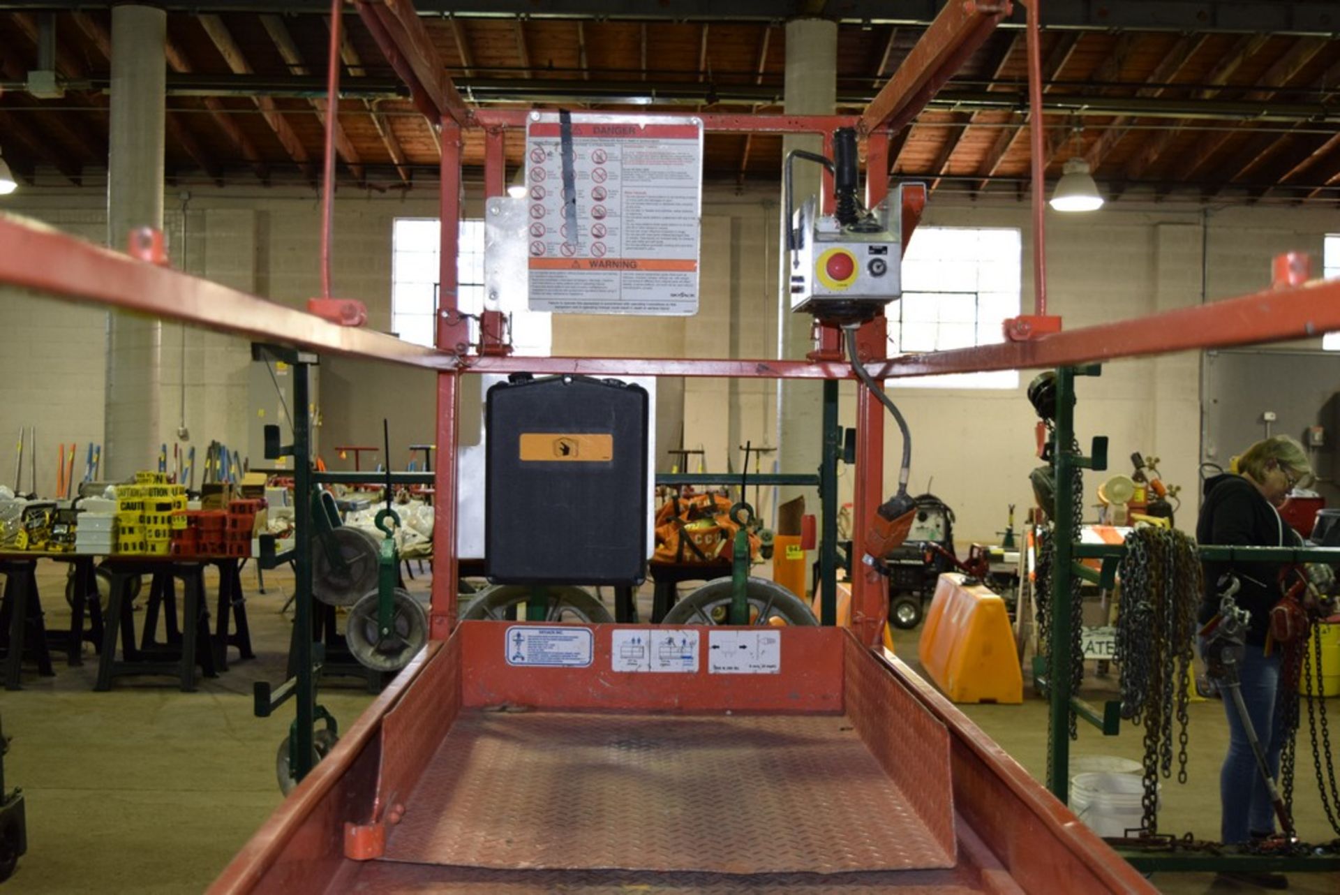 SKYJACK MODEL SJIII 3226, 26' ELECTRIC SCISSOR LIFT, S/N 271286 (NEW 2003), 500LB. CAPACITY, NON- - Image 3 of 3