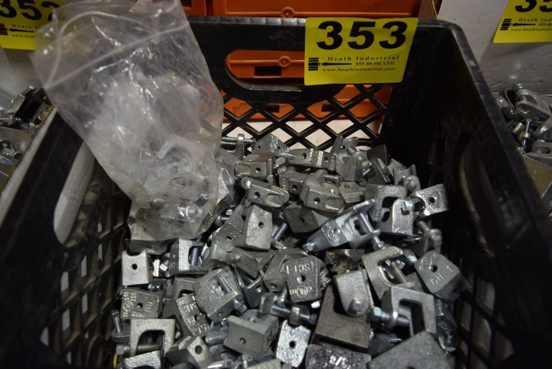 ASSORTED BEAM CLAMPS IN BOX