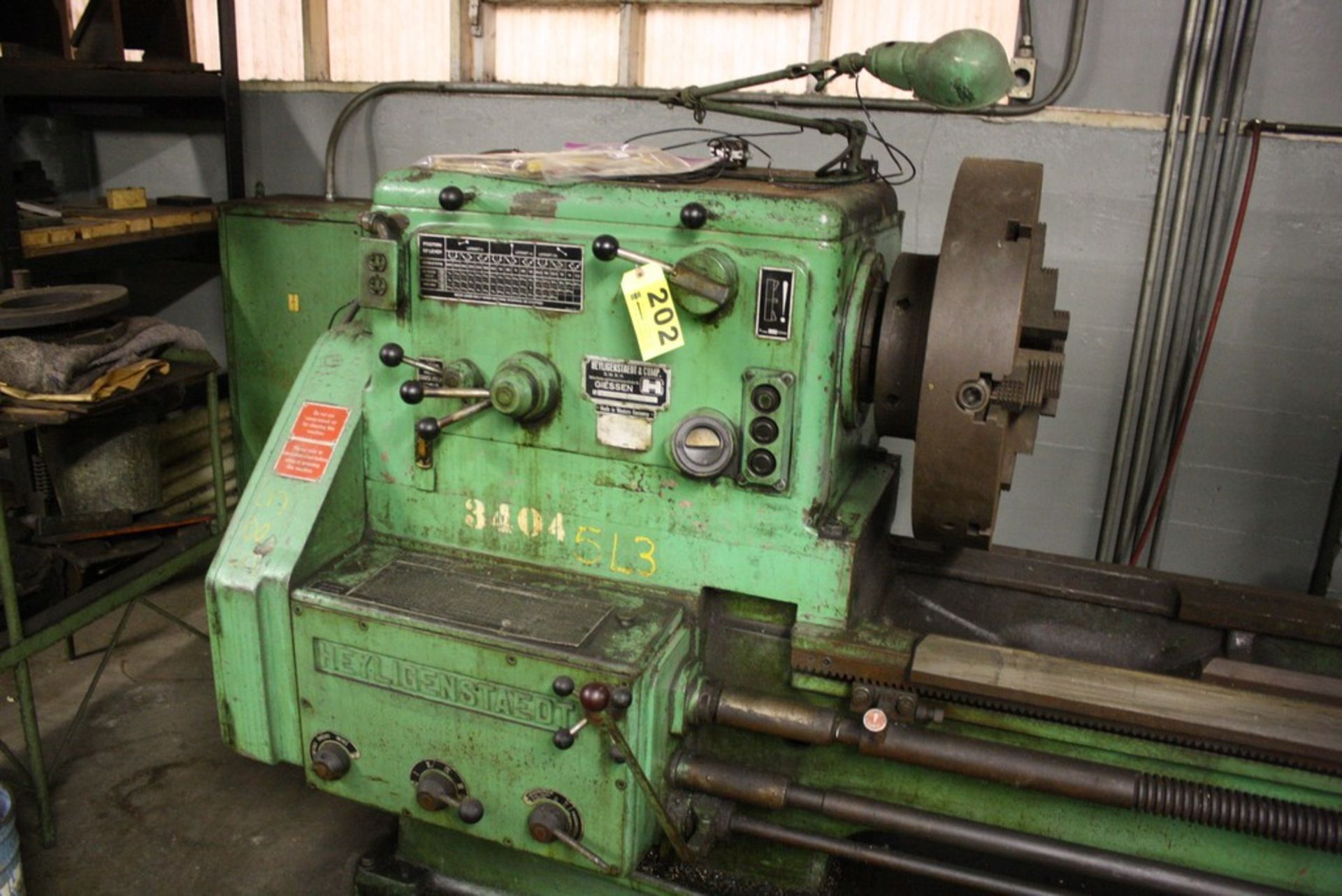HEYLIGENSTAEDT 36" X84" TOOL ROOM LATHE, S/N 6061-1957, 560 RPM SPINDLE, 24" 4-JAW CHUCK, TAPER - Image 2 of 5