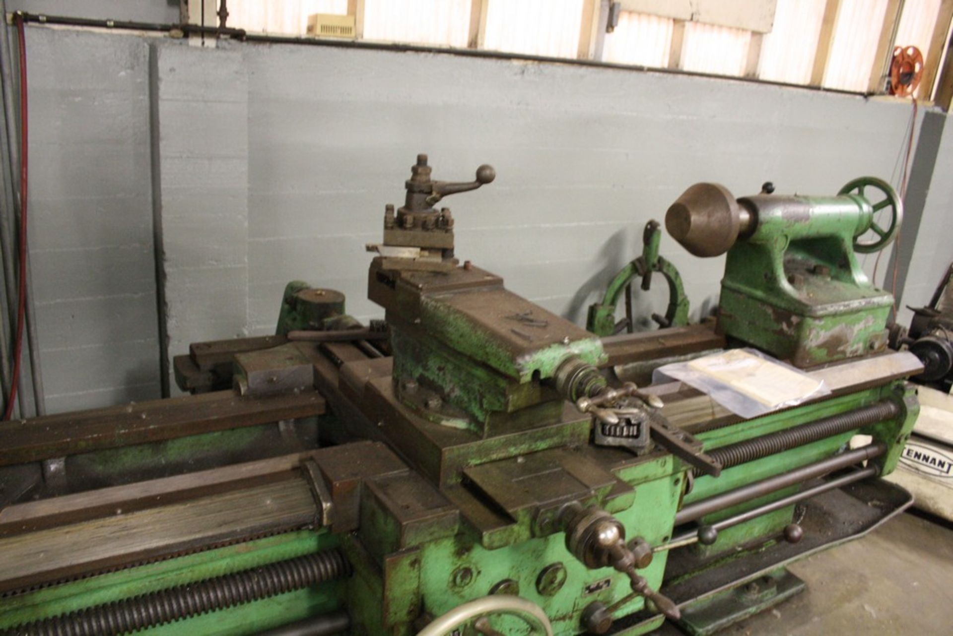 HEYLIGENSTAEDT 36" X84" TOOL ROOM LATHE, S/N 6061-1957, 560 RPM SPINDLE, 24" 4-JAW CHUCK, TAPER - Image 3 of 5