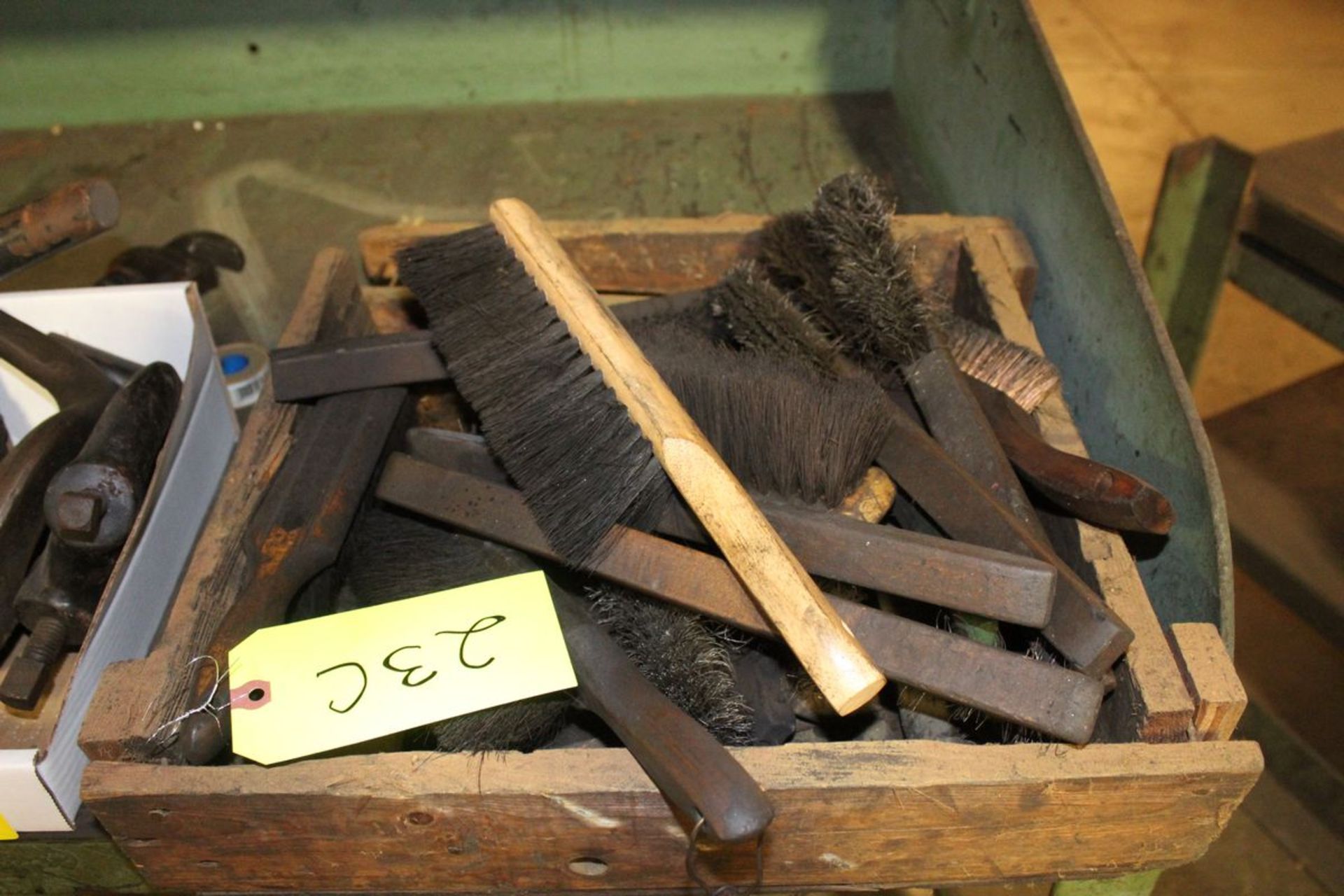 ASSORTED BRUSHES IN BOX