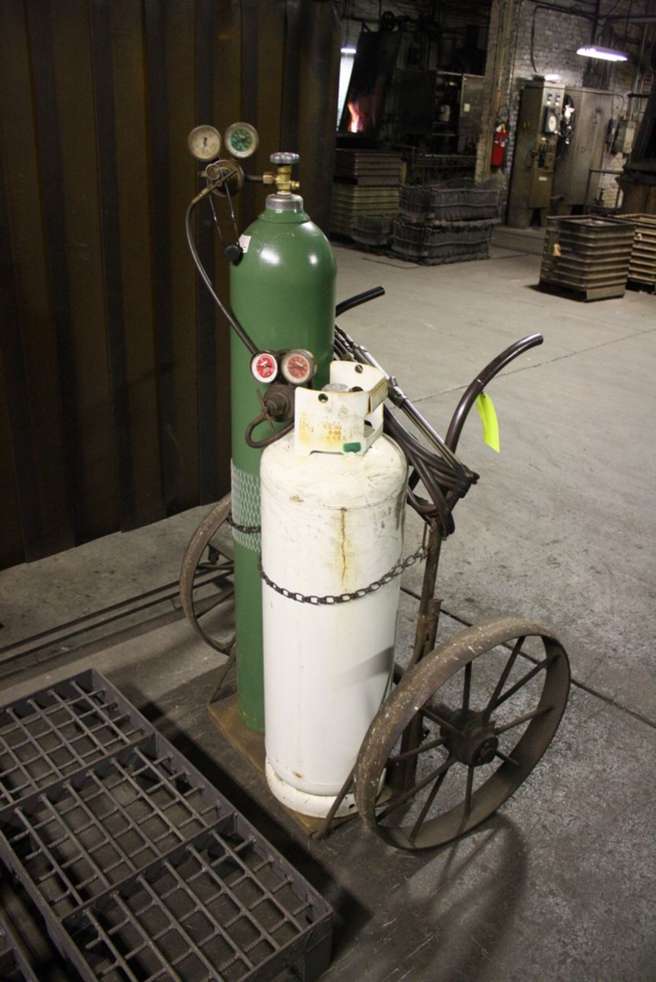 TWO WHEEL TORCH CART WITH TORCH & GAUGES (NO TANKS)