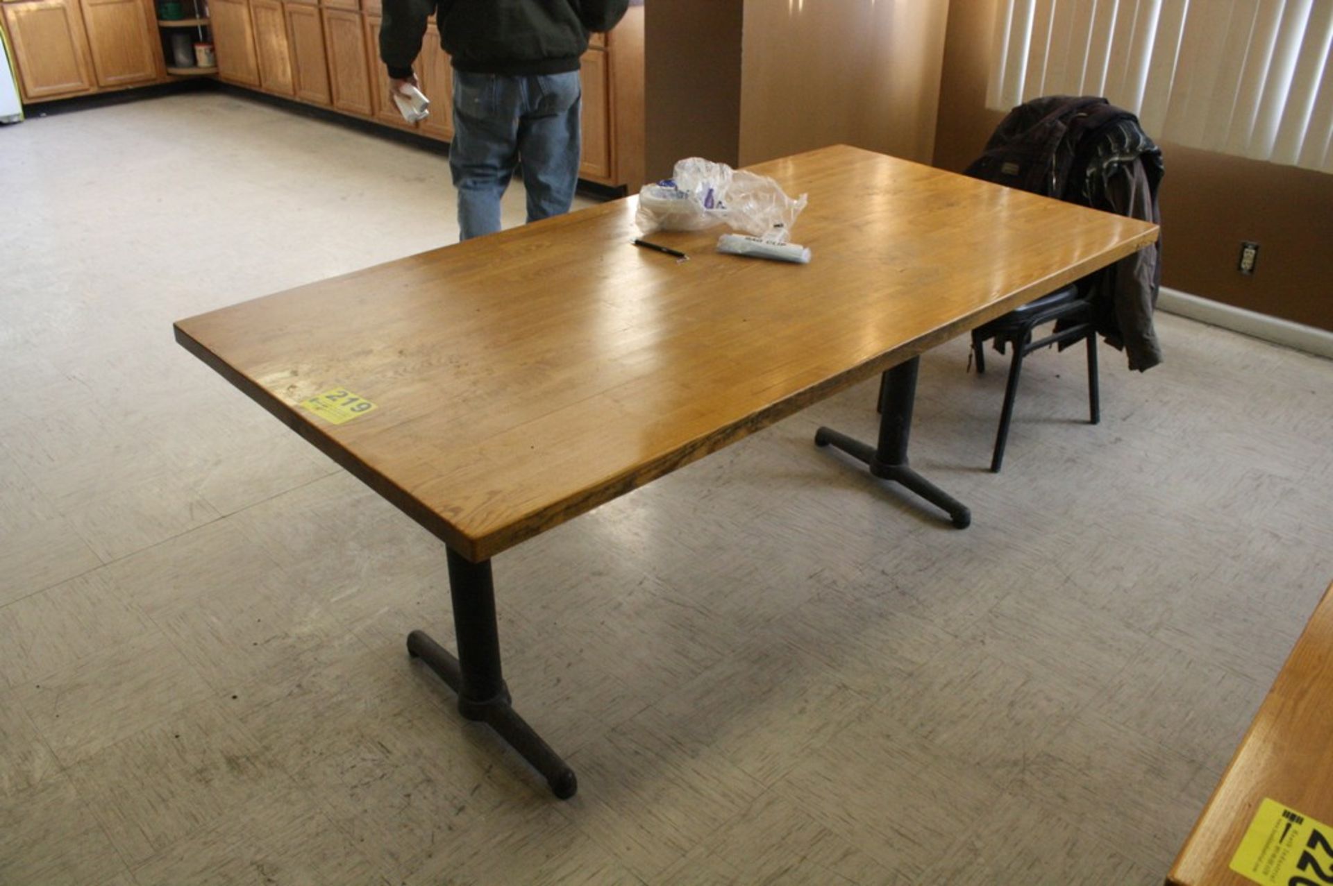 SOLID OAK TABLE TOP WITH METAL LEGS AND 4 CHAIRS