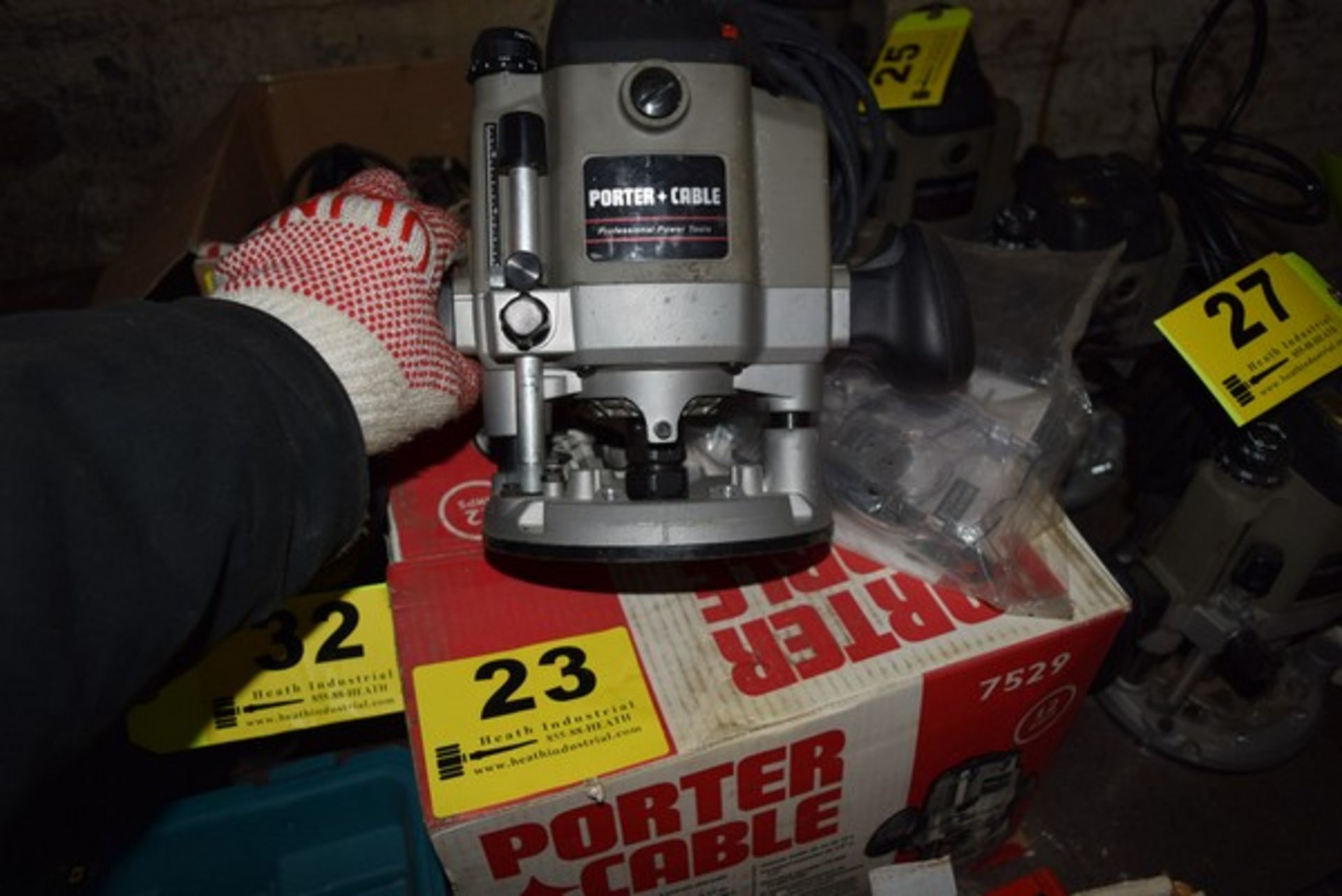 PORTER CABLE MODEL 7529 VARIABLE SPEED PLUNGE ROUTER