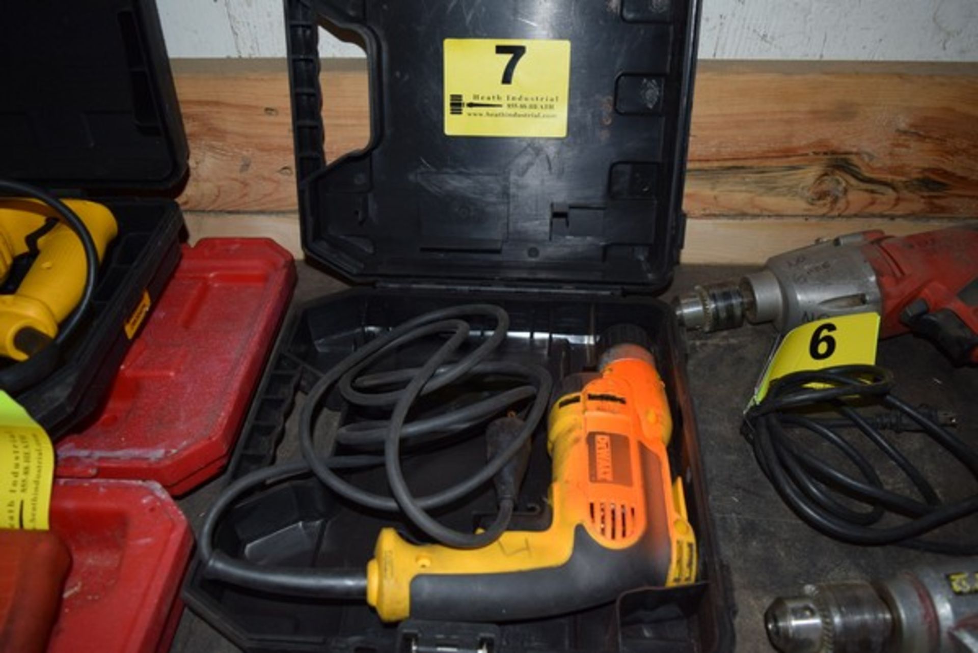 DEWALT MODEL DWD110, 3/8'' VSR ELECTRIC DRILL