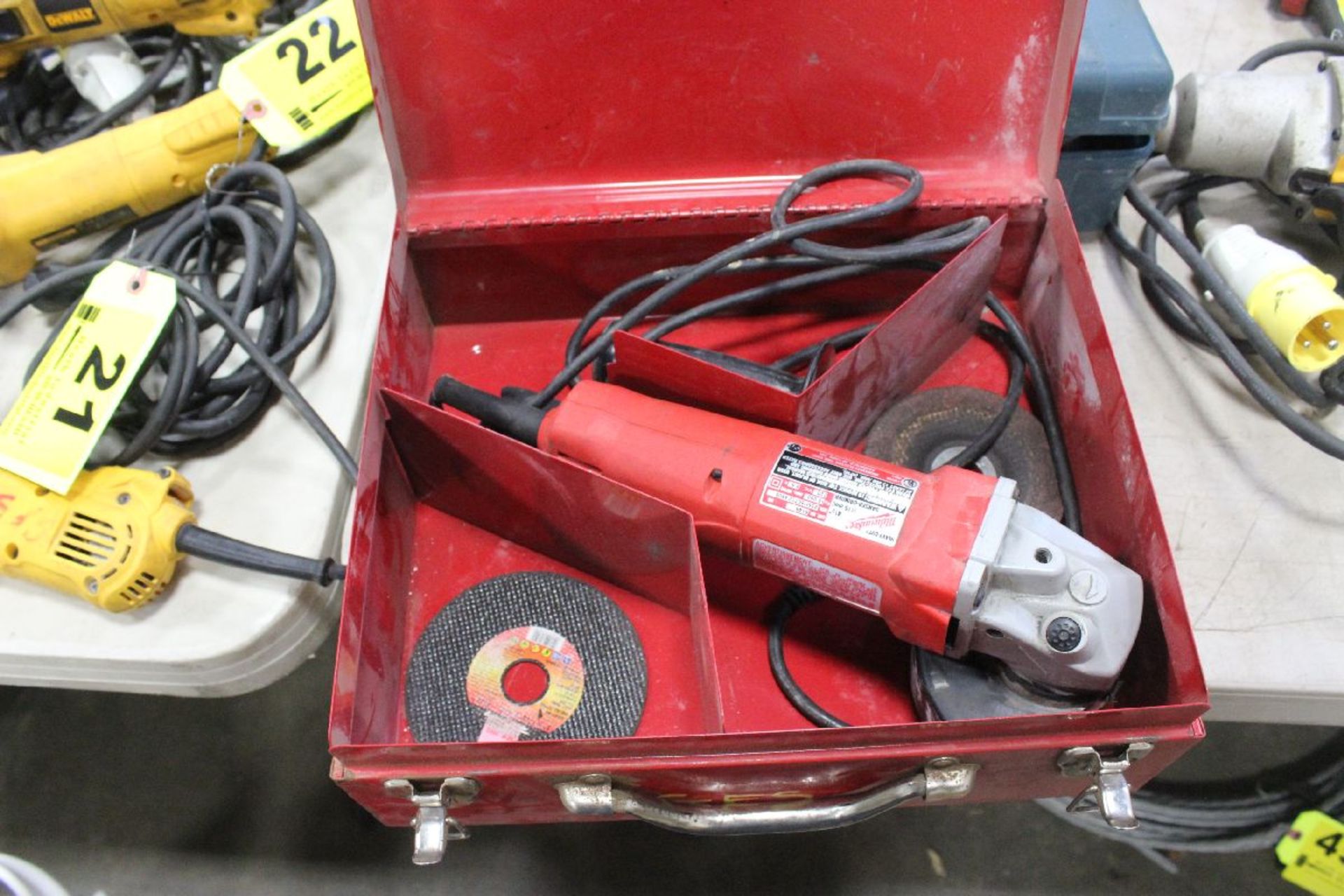 MILWAUKEE MODEL 6148 4-1/2" ELECTRIC RIGHT ANGLE GRINDER/SANDER WITH CASE