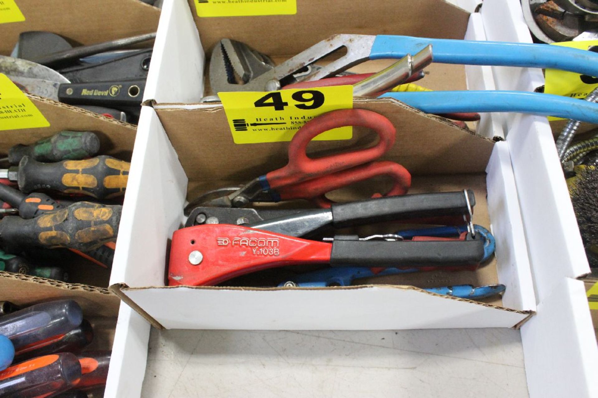 LOT: METAL SHEARS AND RIVET GUN