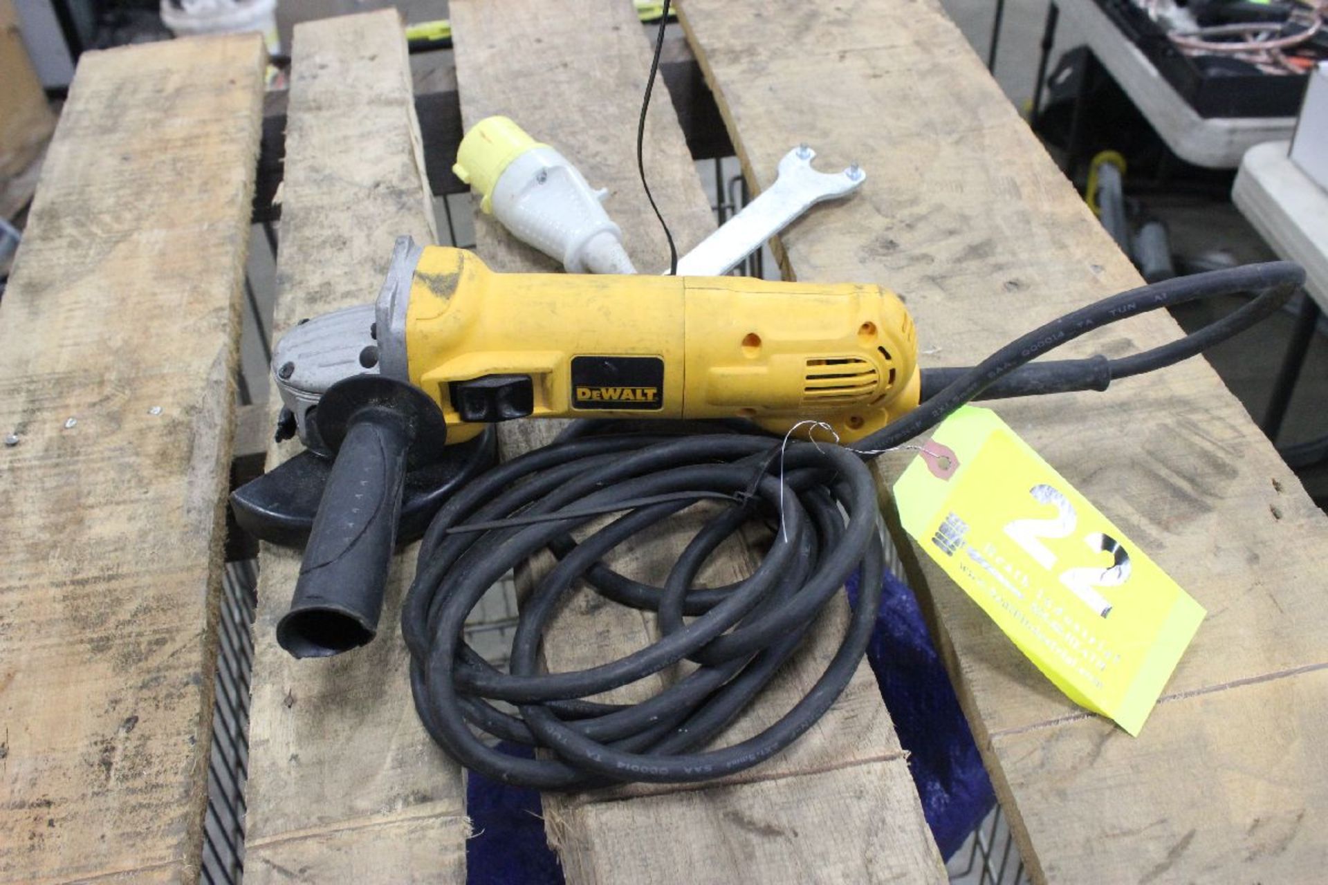 DEWALT MODEL D28113-LX 4-1/2" ELECTRIC RIGHT ANGLE GRINDER