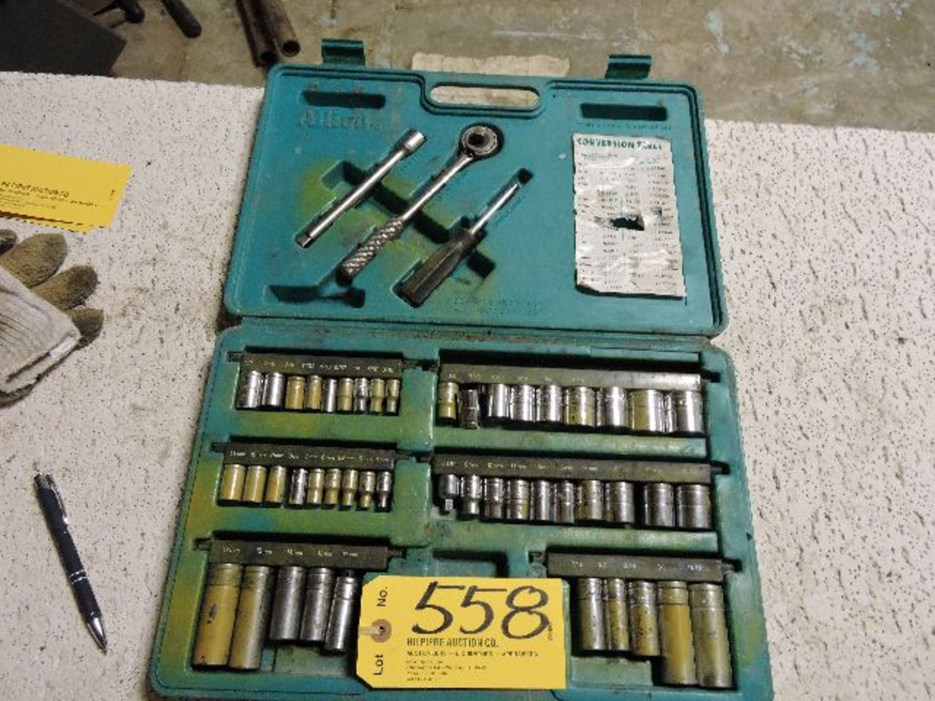 allied 1/4" / 3/8" drive socket set. - Image 2 of 2