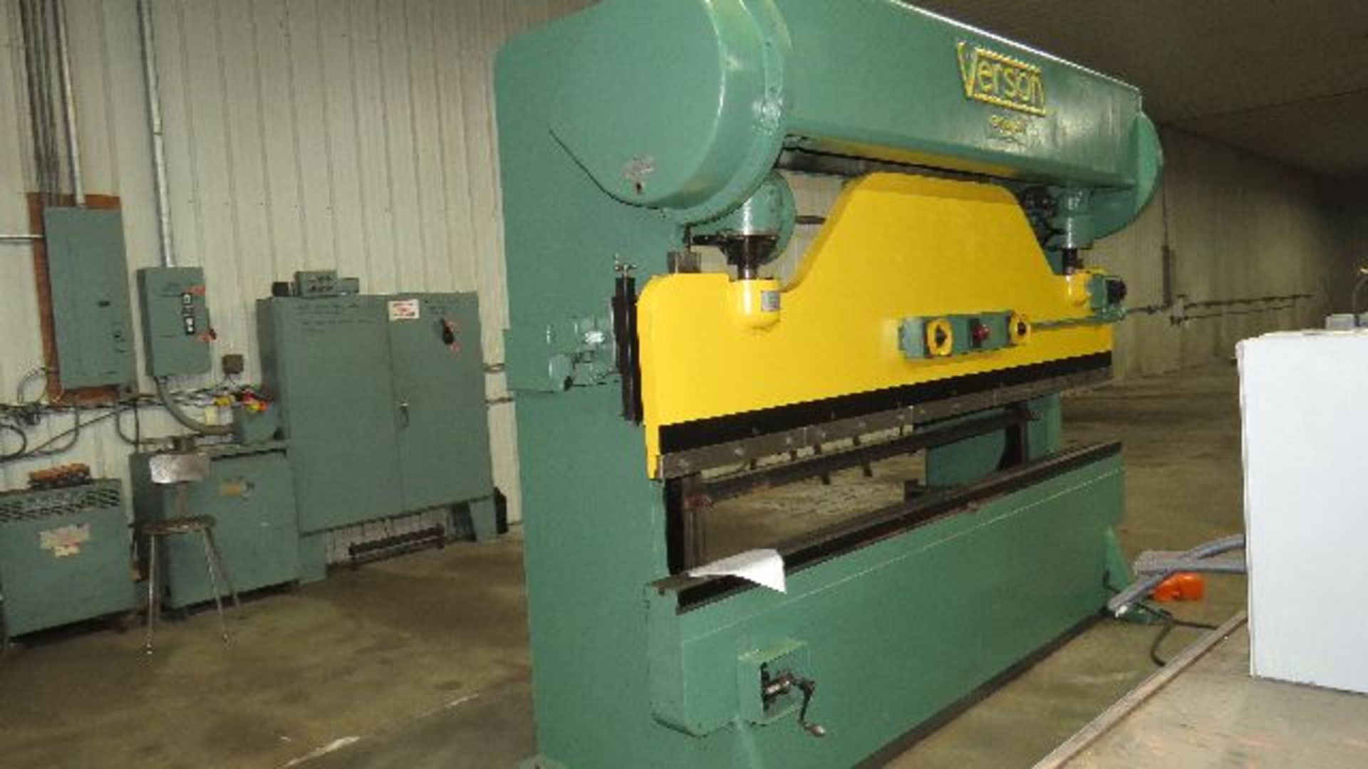 1971 Verson press brake, model 208-65 Versomatic, sn 22656, 90 T. manual, 10' overall, 10' 10 ga.