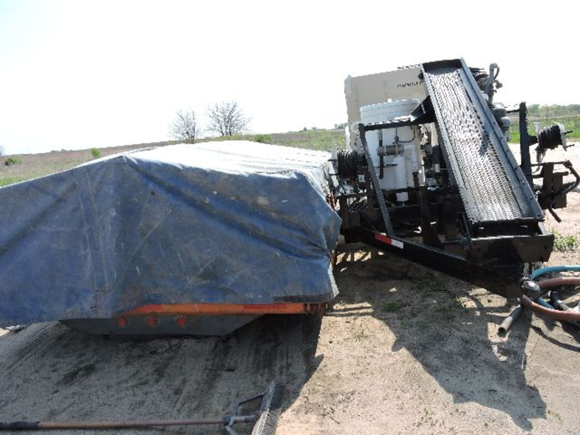 Sand Blast Unit. I./R. 450 Air Compressor,200 gal .Fuel Tank, 2-Hopper, Conveyor. Mounted On - Image 5 of 5