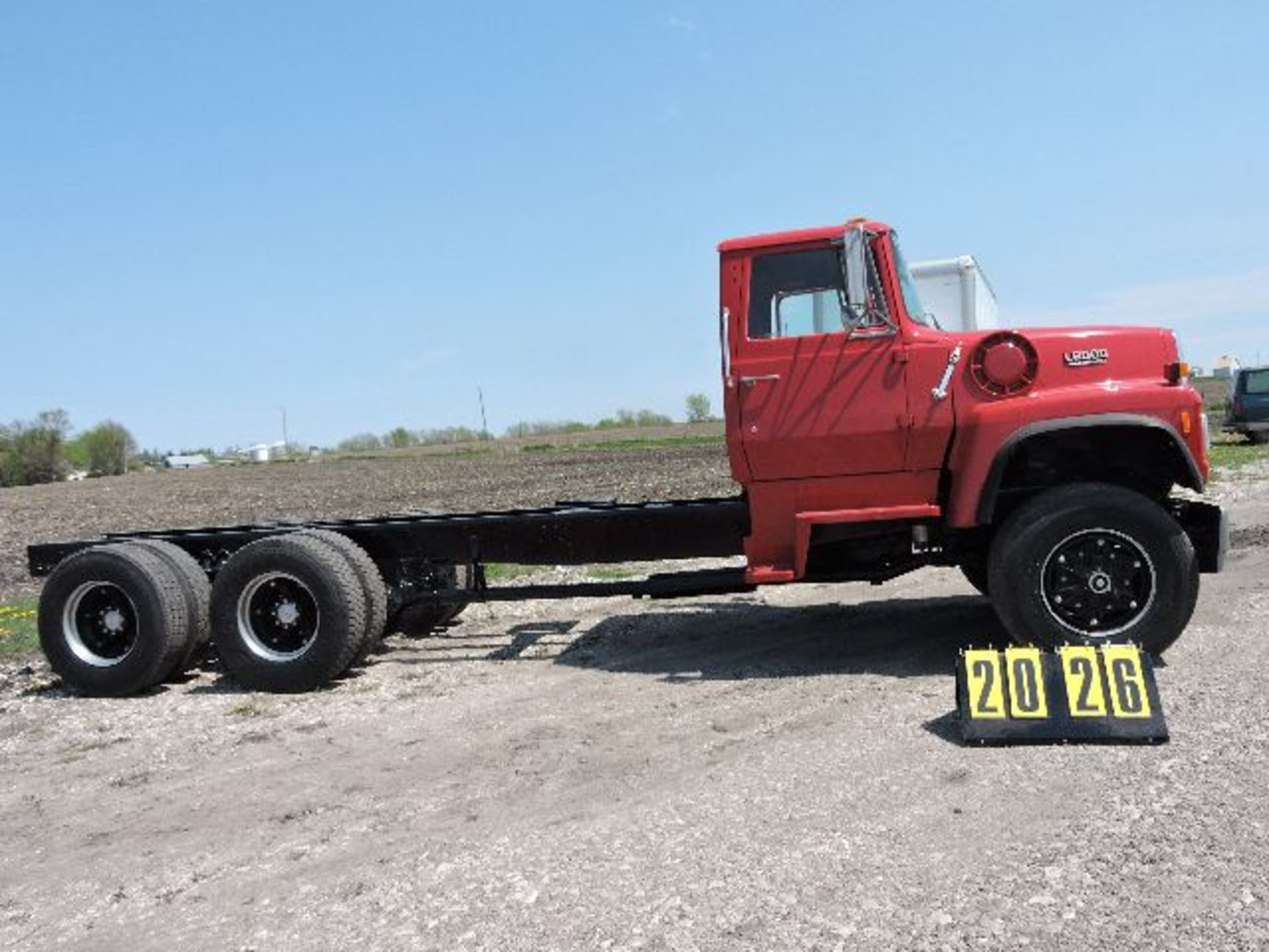 1990 Ford L-8000, Cab/ Chassis. Vin: 1FDZU82A2lV19183. Ford 6 Cyl. Diesel, Auto Trans. 18'Of frame