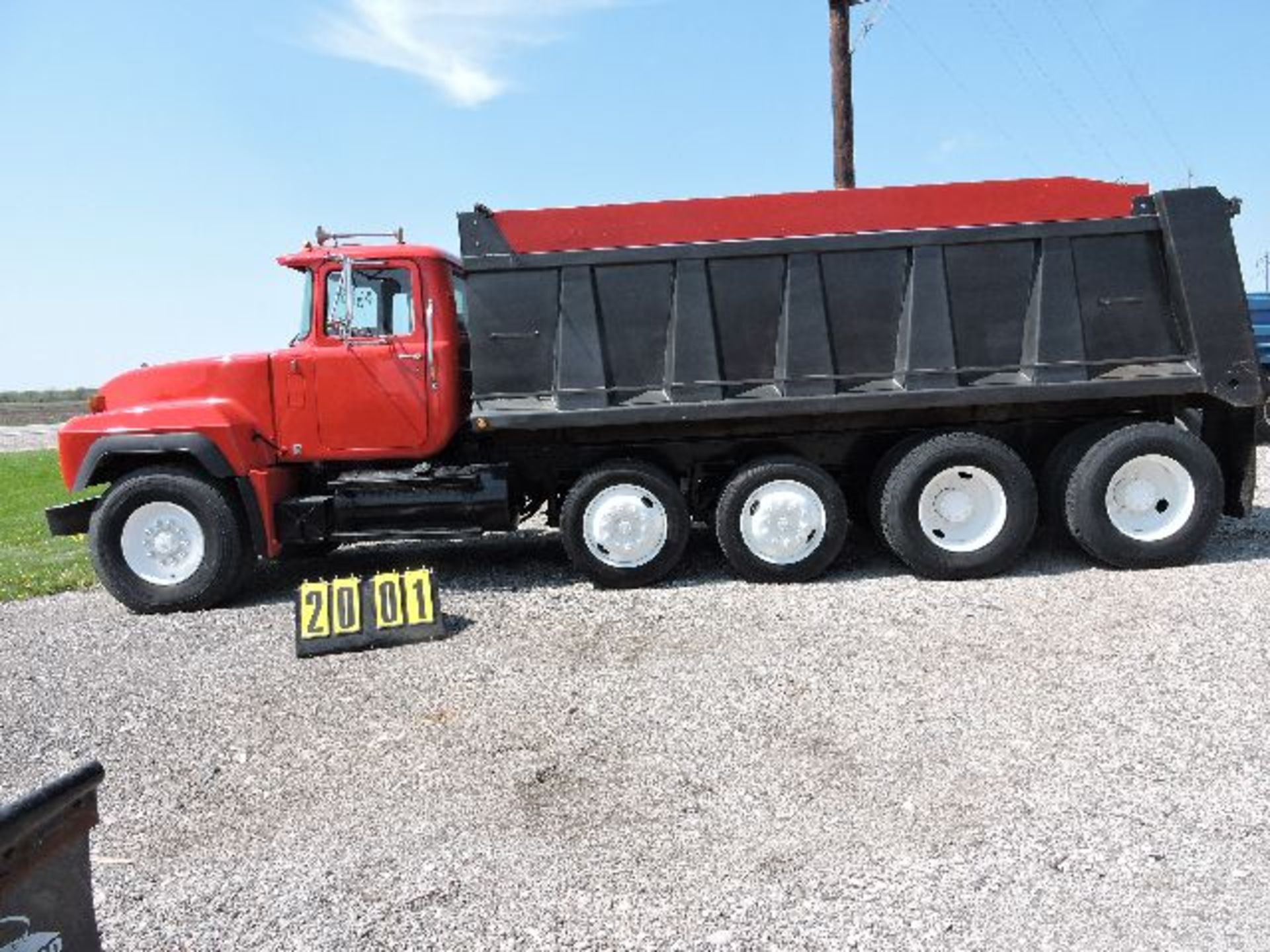 1993 Mack RD690SX Quad Axle Dump Truck, Vin: 4413 1MZP264C3PM012478, BM7 300hp Power 8-Speed,17' End