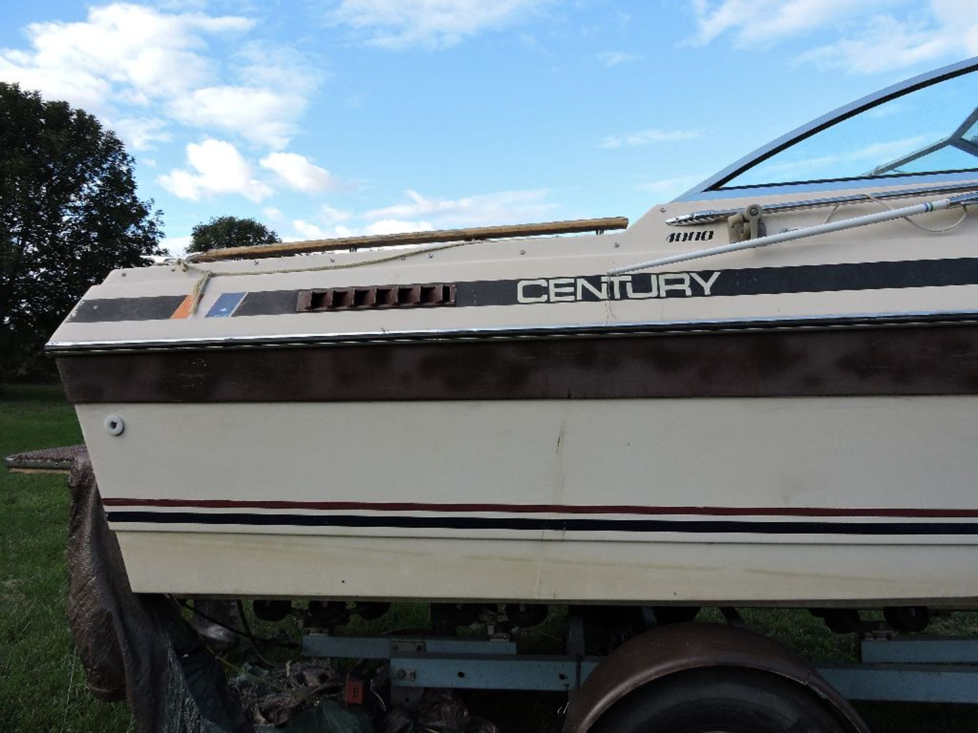 Century 4000 boat, 20', Mercury Cruiser motor, Easy Load trailer. - Image 2 of 4
