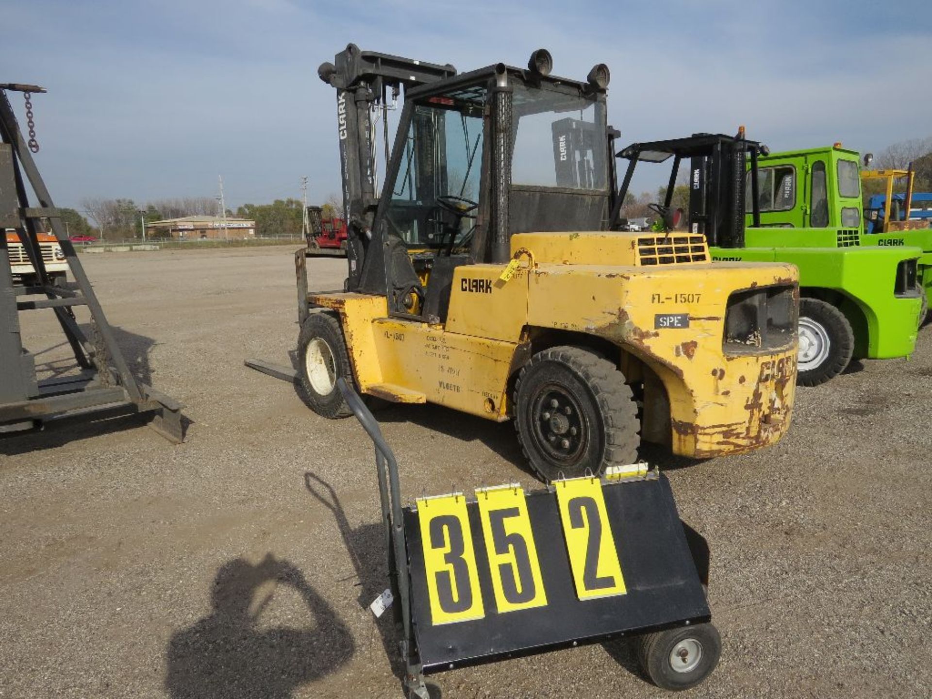 1995 Clark forklift sn Y1065-01148946, 15,000#, Perkins diesel, 193" lift, pnematic tire, triple