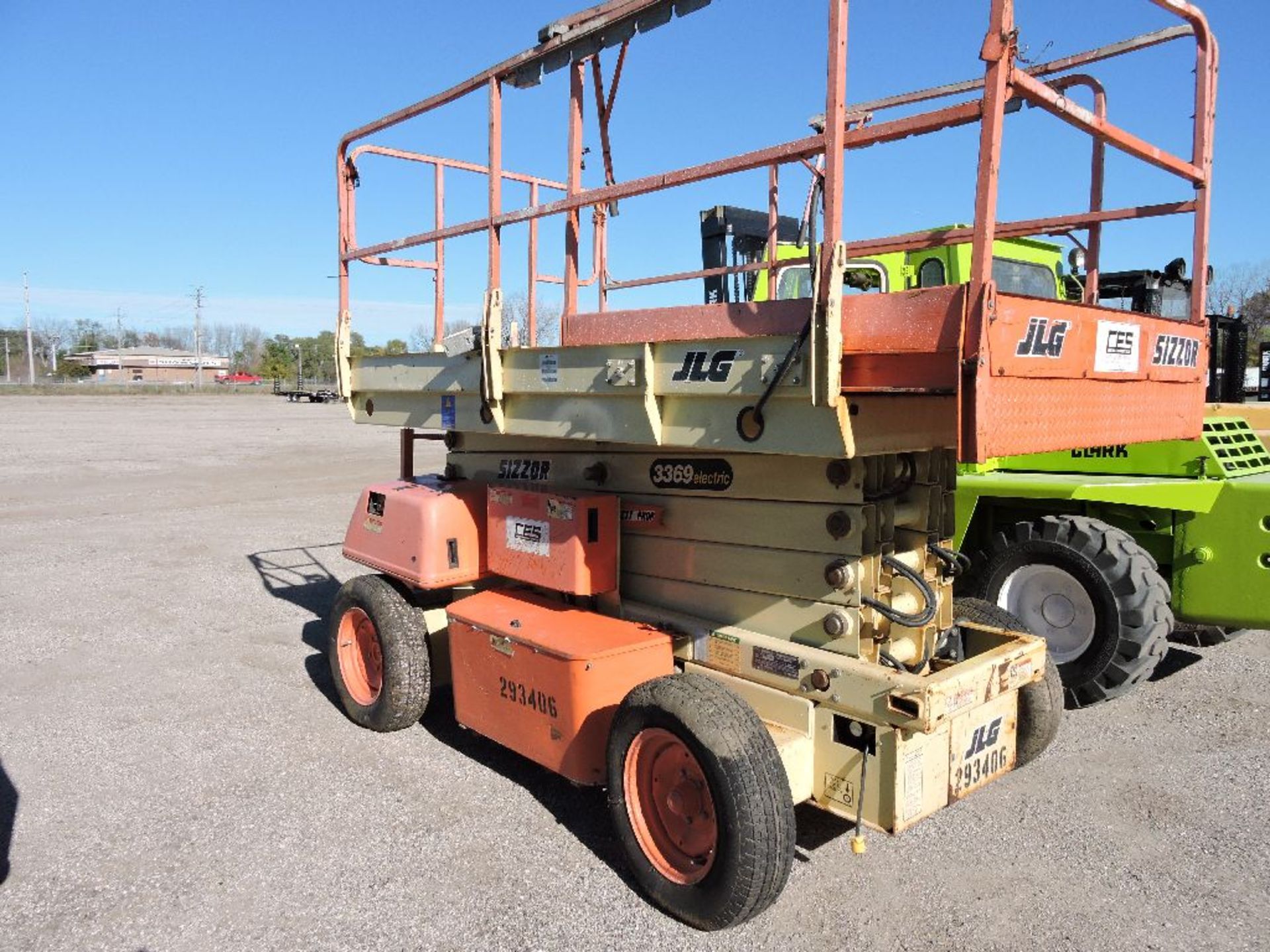 JLG scissor lift, model 3369, 33' lift height. - Image 4 of 4