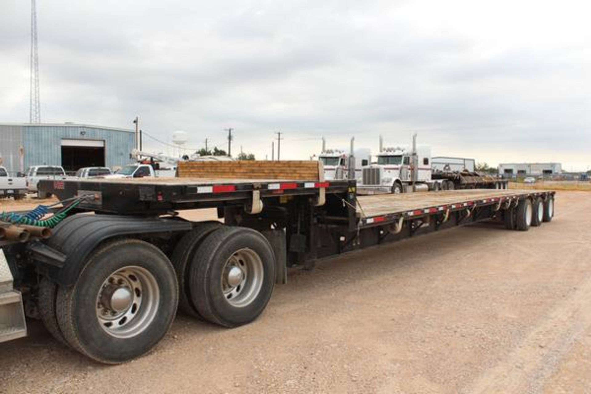 Transcraft Model DTL3000  50-Ton Tri-Axle   Drop Deck Flatbed Trailer ; VIN: 1TTE533S6E3768551  ( - Image 2 of 11