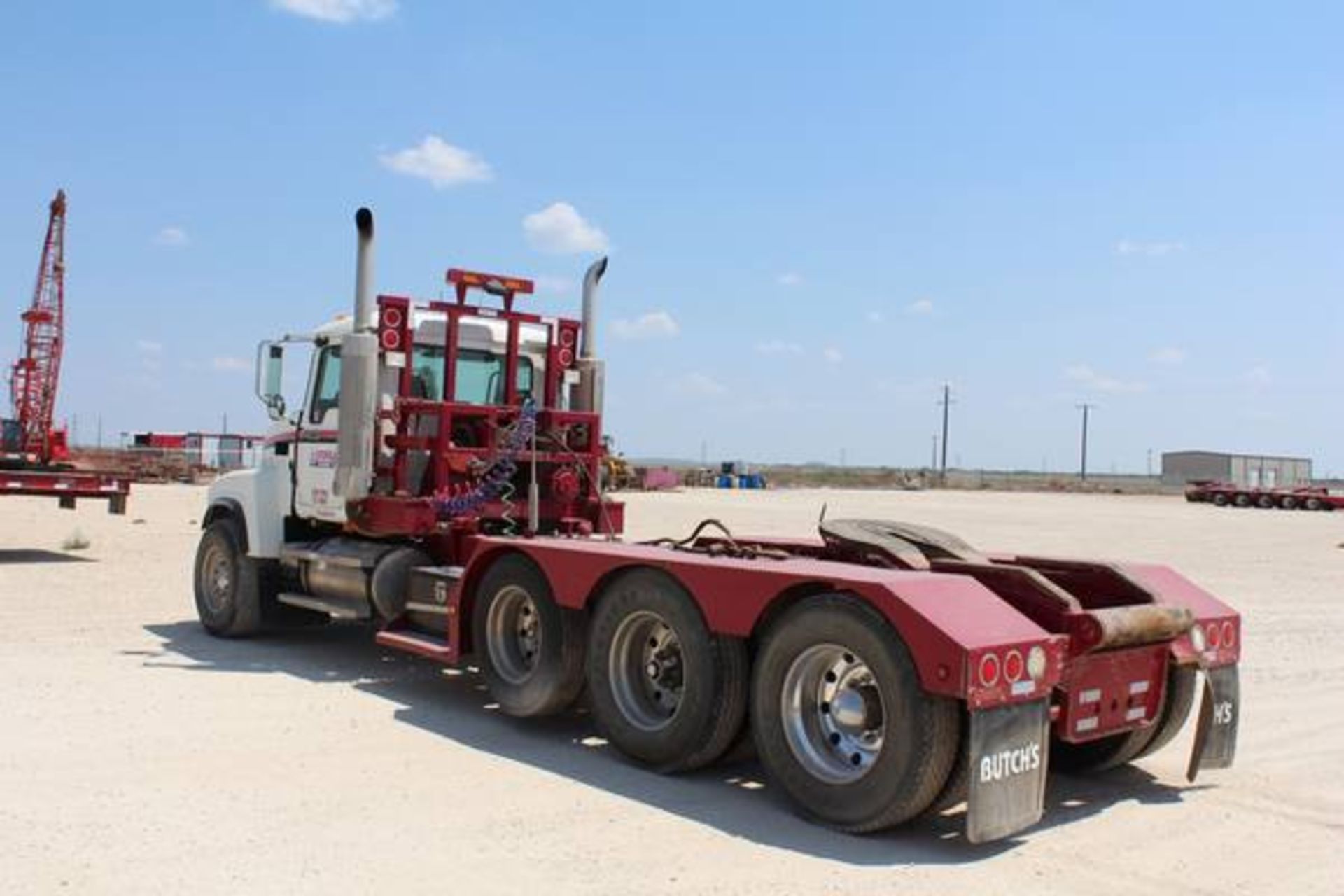 Mack Model CHN613  Tri-Axle Winch Semi Tractor ; VIN: 1MIAJO7Y27N009664  (2007); Day Cab, Mack E7 - Image 4 of 20