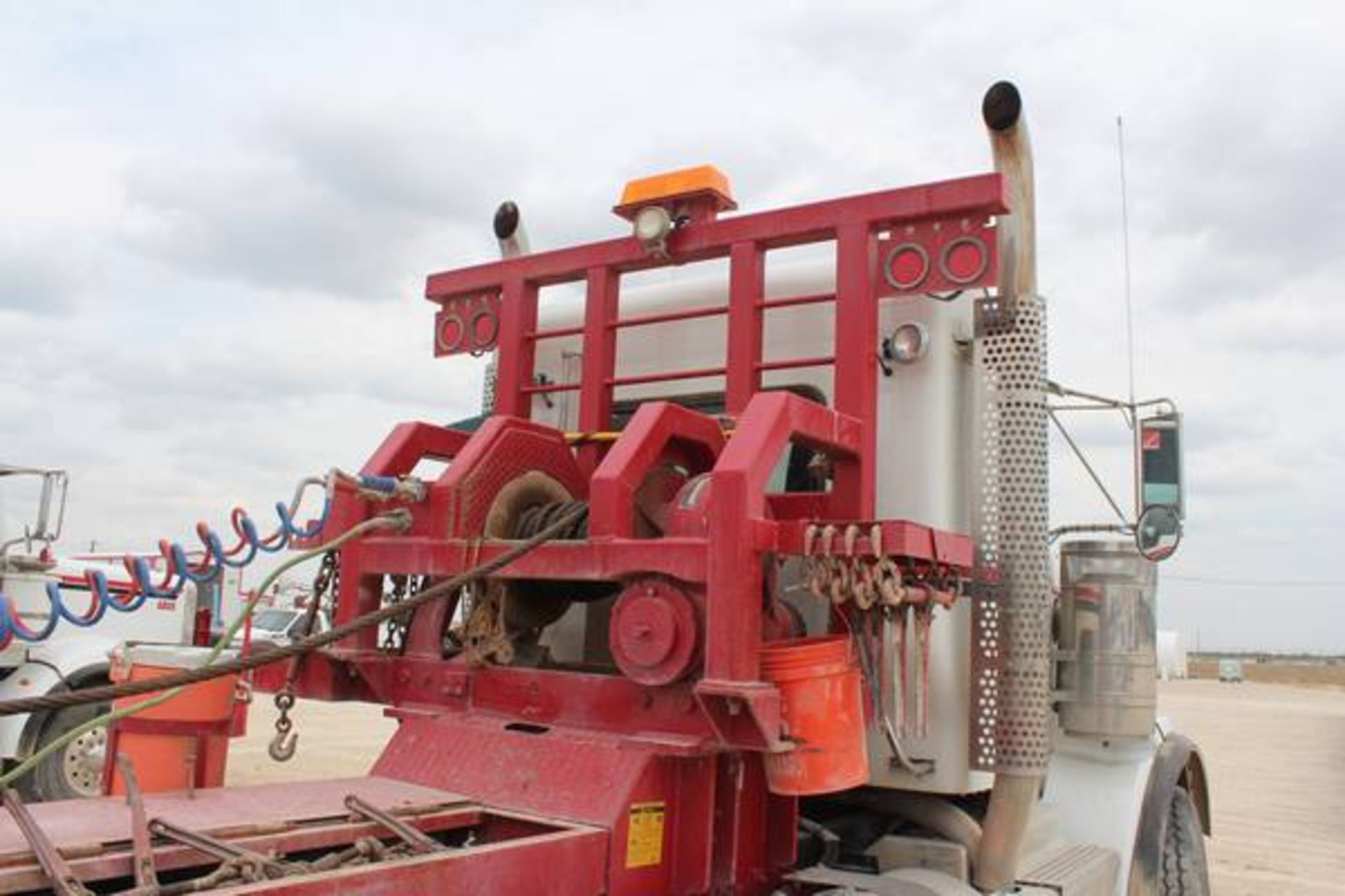 Kenworth Model T800  Tri-Axle Winch Semi Tractor ; VIN: 1XKDP4TX7EJ389822  (2014); Day Cab, - Image 9 of 20