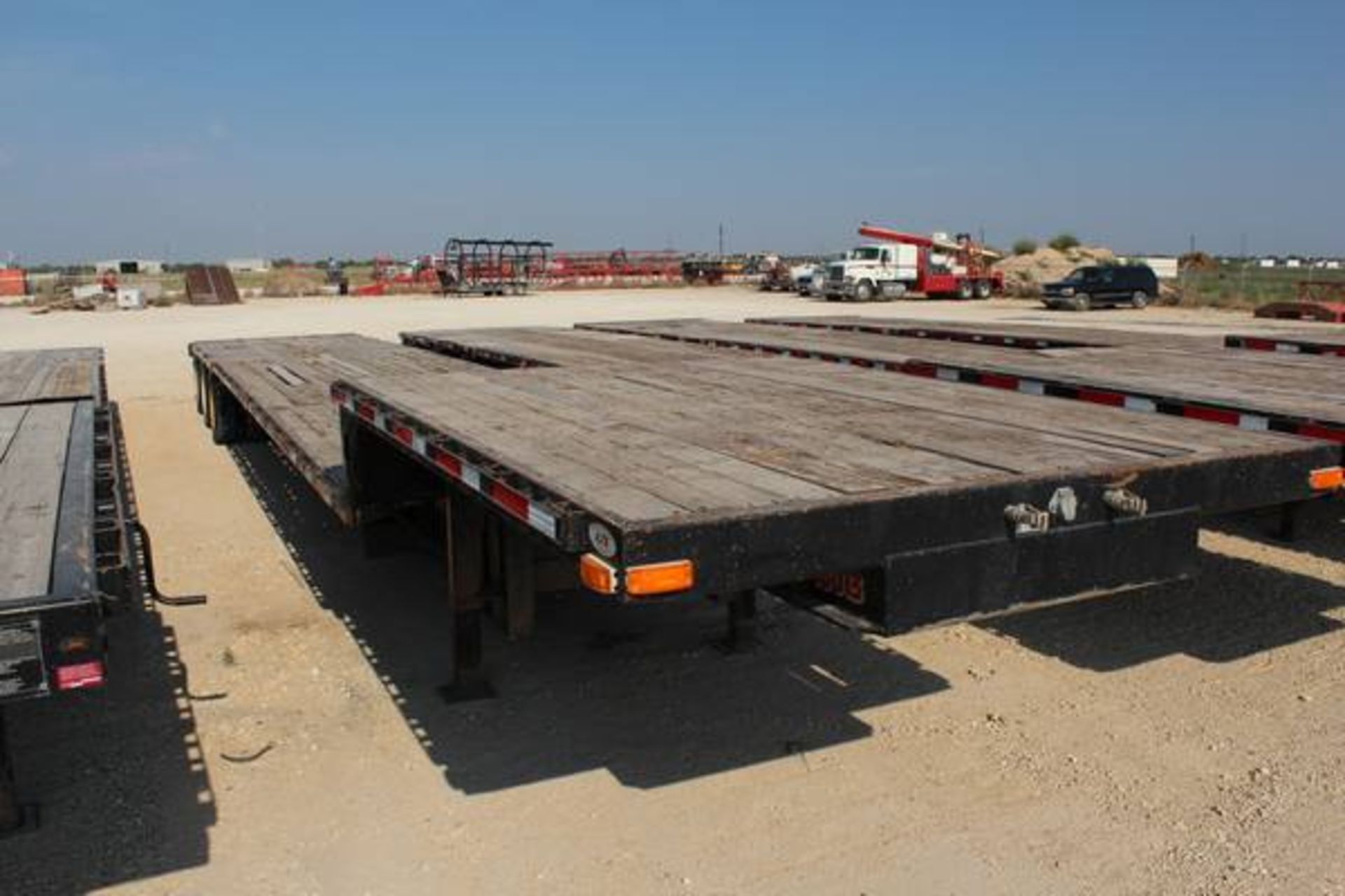 Transcraft Model DTL3000  50-Ton Tri-Axle   Drop Deck Flatbed Trailer ; VIN: 1TTE5336081084410  ( - Image 2 of 7