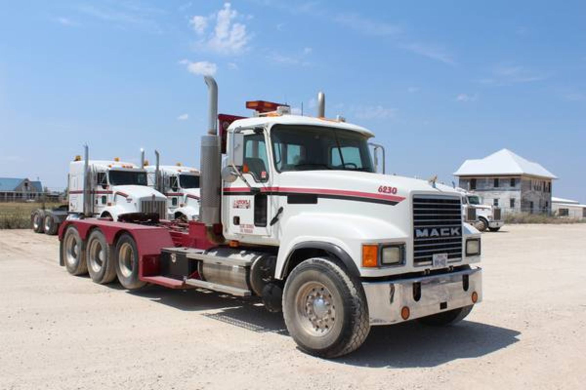 Mack Model CHN613  Tri-Axle Winch Semi Tractor ; VIN: 1MIAJO7Y27N009664  (2007); Day Cab, Mack E7 - Image 8 of 20