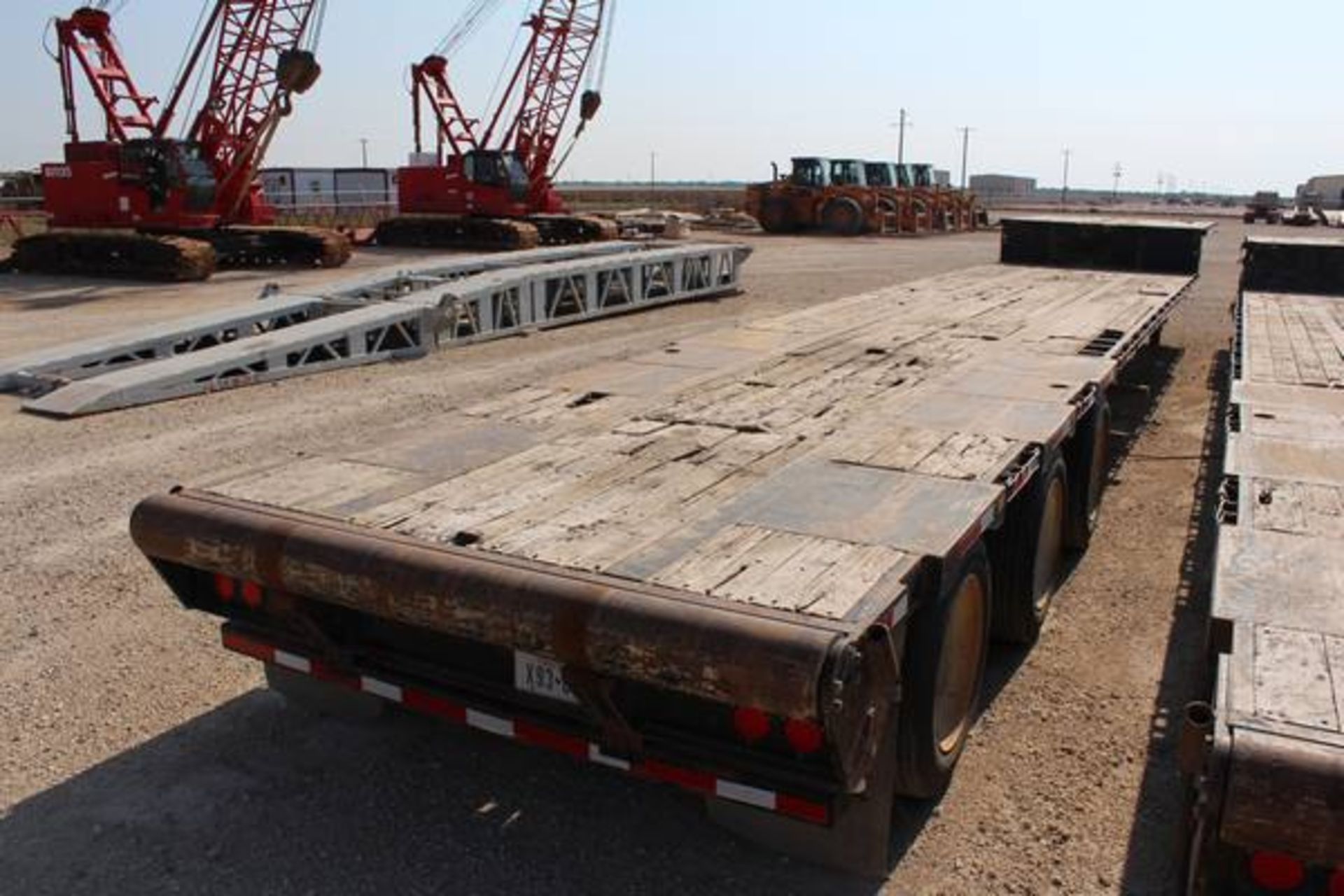 Transcraft Model DTL3000  50-Ton Tri-Axle   Drop Deck Flatbed Trailer ; VIN: 1TTE5330381084409  ( - Image 4 of 7