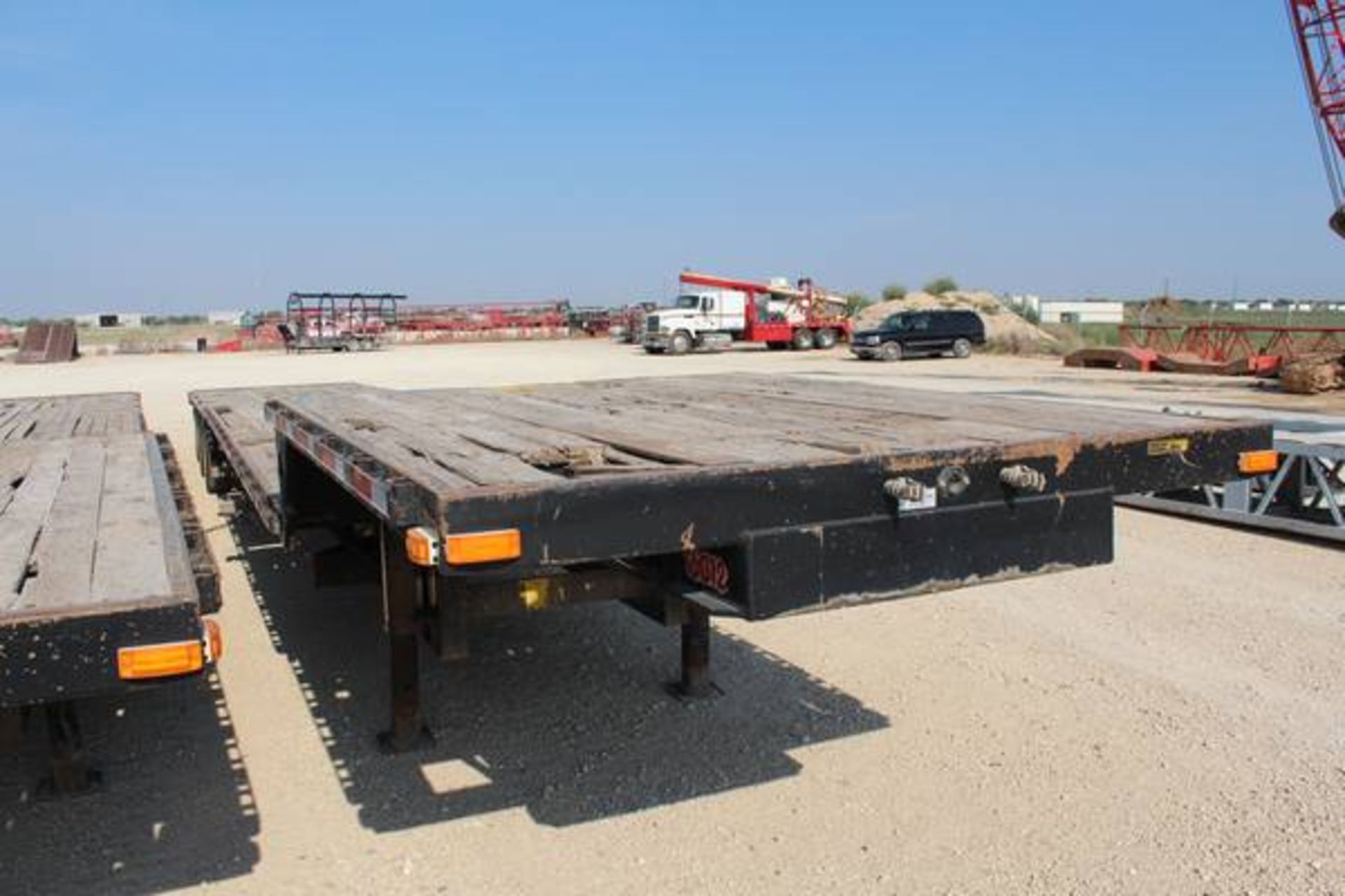 Transcraft Model DTL3000  50-Ton Tri-Axle   Drop Deck Flatbed Trailer ; VIN: 1TTE5330381084409  ( - Image 2 of 7