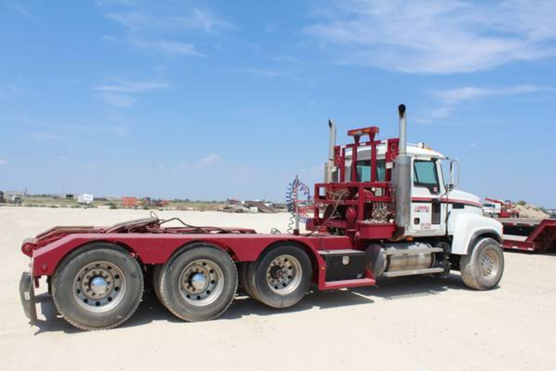 Mack Model CHN613  Tri-Axle Winch Semi Tractor ; VIN: 1MIAJO7Y27N009664  (2007); Day Cab, Mack E7 - Image 6 of 20