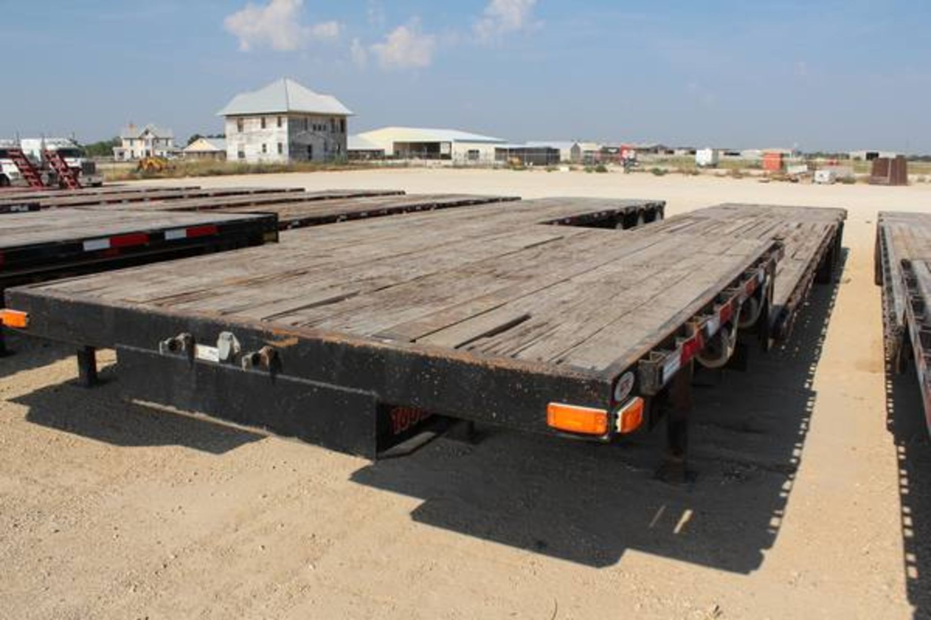 Transcraft Model DTL3000  50-Ton Tri-Axle   Drop Deck Flatbed Trailer ; VIN: 1TTE5336081084410  (