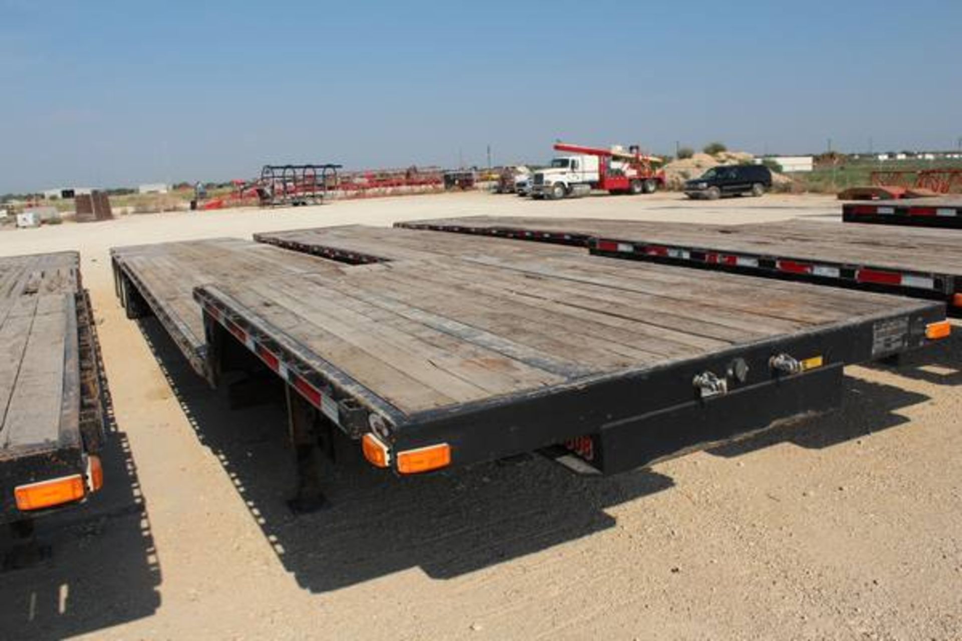 Transcraft Model DTL3000  50-Ton Tri-Axle   Drop Deck Flatbed Trailer ; VIN: 1TTE533S1B3384480  ( - Image 2 of 7