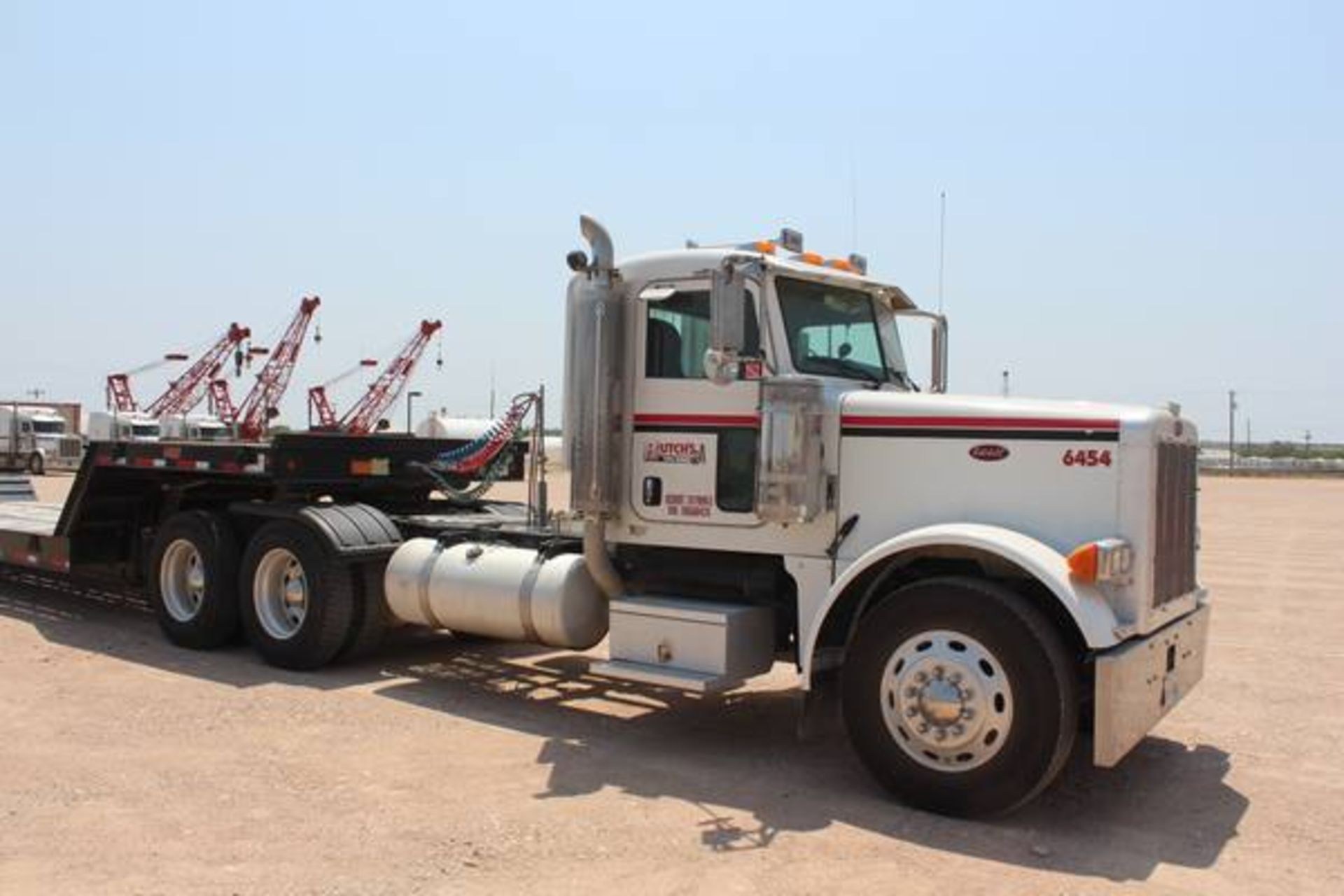 Peterbilt Model 379  Tandem Axle Day Cab Semi Tractor ; VIN: 1XP5DB9X17D660426  (2007); Cummins - Image 7 of 20