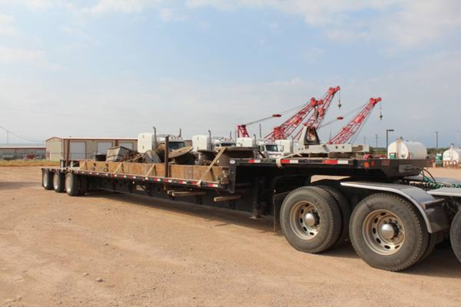 Transcraft Model DTL3000  50-Ton Tri-Axle   Drop Deck Flatbed Trailer ; VIN: 1TTE533S3E3768555  ( - Image 7 of 11