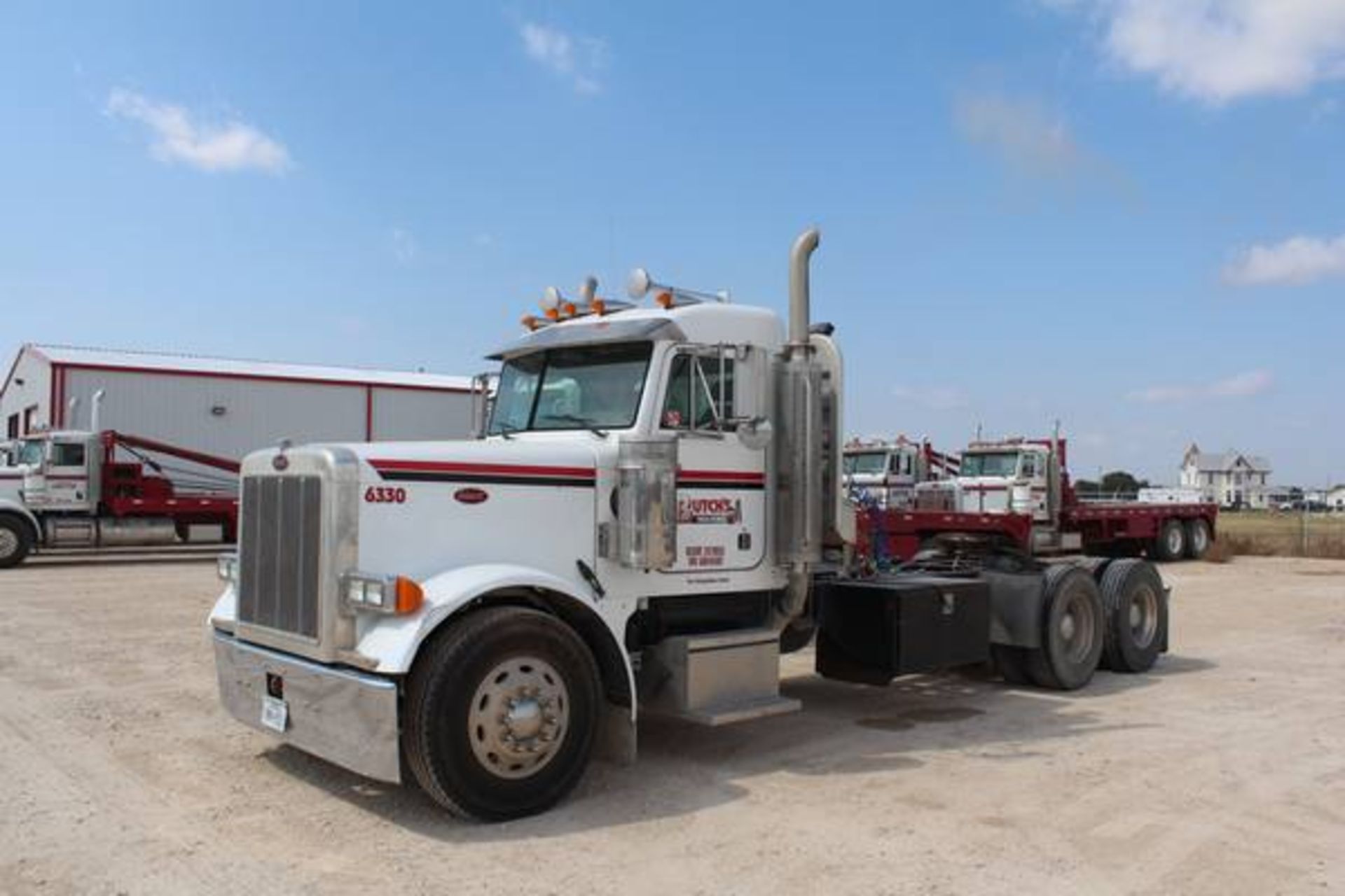 Peterbilt Model 379  Tandem Axle Day Cab Semi Tractor ; VIN: 1XP5DB9X15N845681  (2005); CAT C15