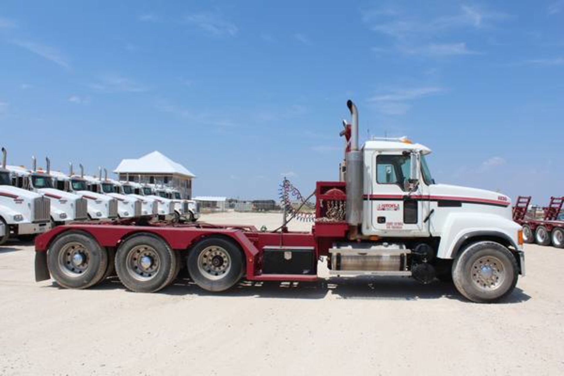 Mack Model CHN613  Tri-Axle Winch Semi Tractor ; VIN: 1MIAJO7Y27N009664  (2007); Day Cab, Mack E7 - Image 7 of 20