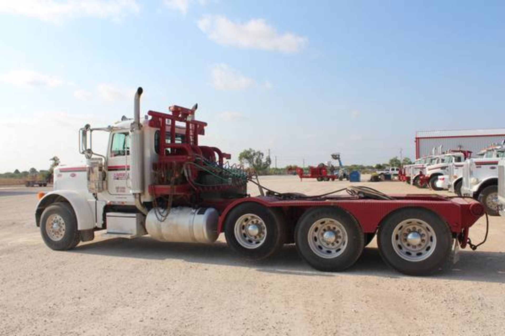 Peterbilt Model 379  Tri-Axle Winch Semi Tractor ; VIN: 1XP5DBEX37D740669  (2007); Day Cab, CAT - Image 3 of 19