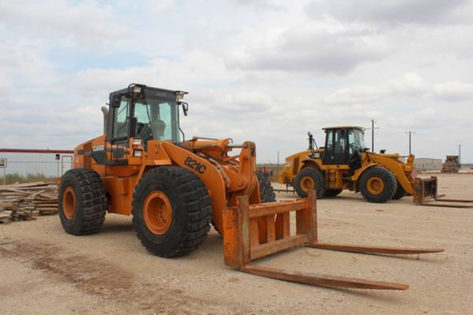 Case Model 821C  Wheel Loader ; Serial Number: JEE0156534  (2006); A/C Cab, 23.5R25 Pneumatic Tires, - Image 6 of 12