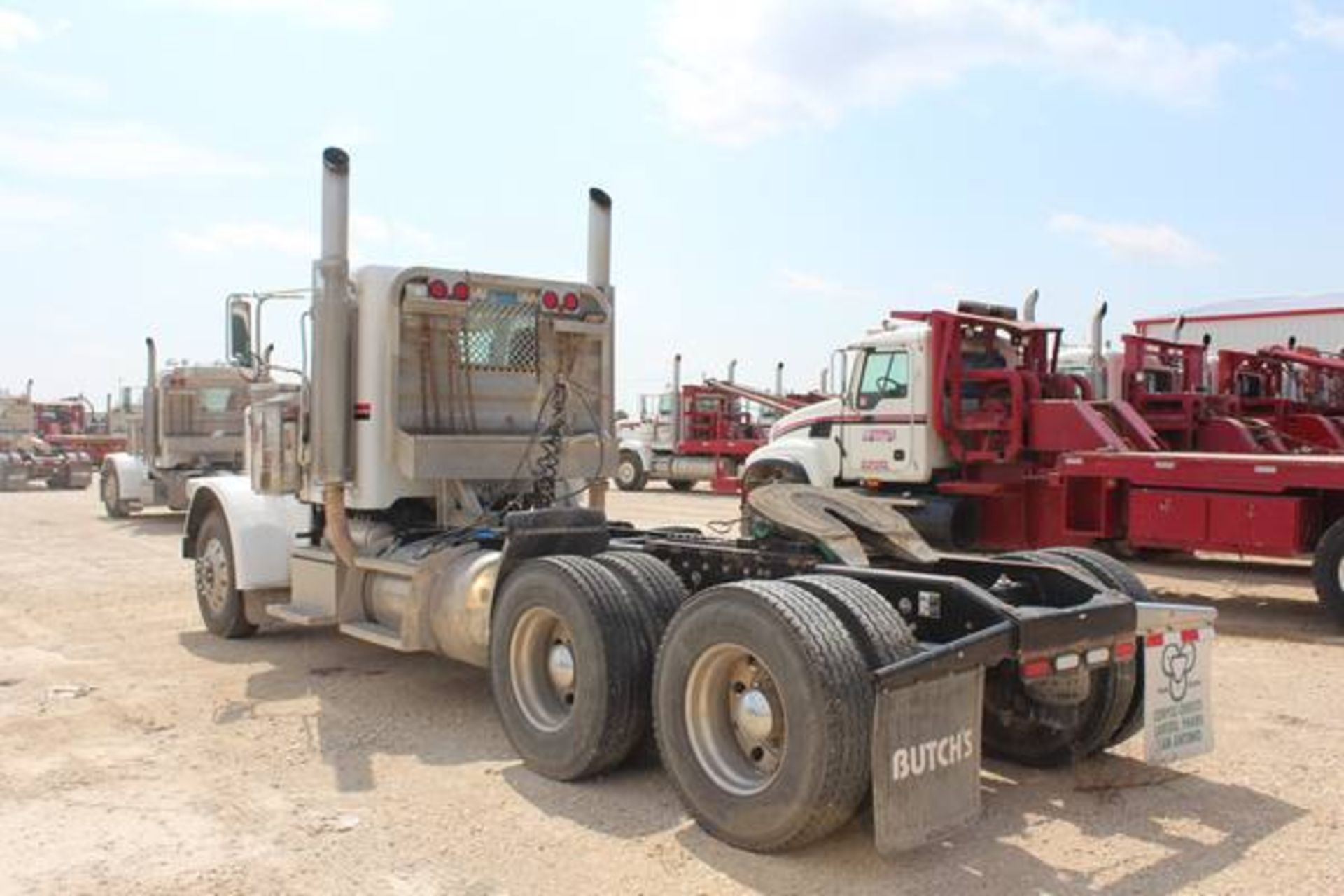 Peterbilt Model 388  Tandem Axle Day Cab Semi Tractor ; VIN: 1XPWD49X08D760826  (2008); Cummins - Image 4 of 17